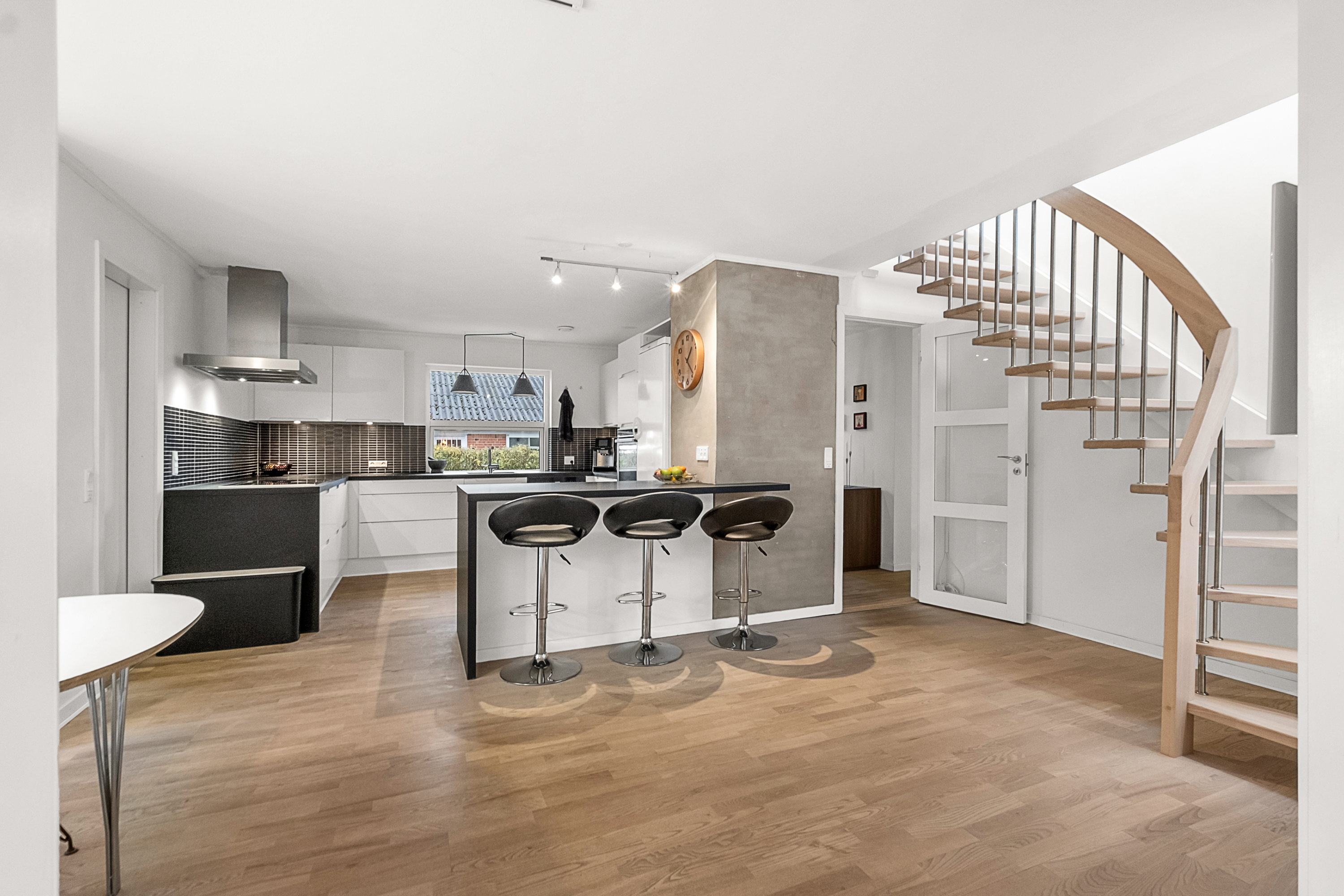 Fremhævet køkken alrum billede i fuldskærmstilstand. Billede af Hyldehaven 120, 8520 Lystrup