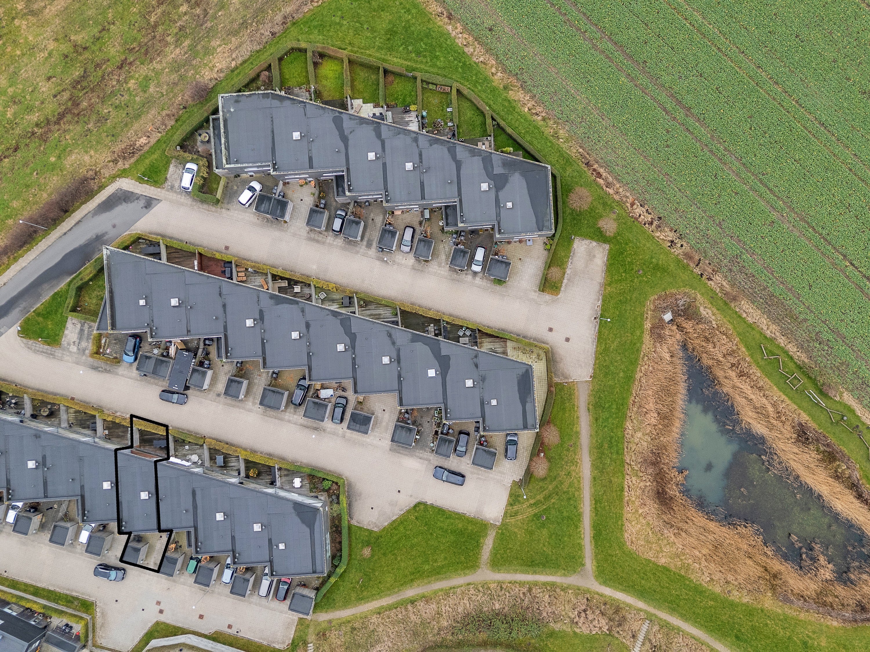 Fremhævet gårdmiljø billede i fuldskærmstilstand. Billede af Egå Engvej 160, 8250 Egå