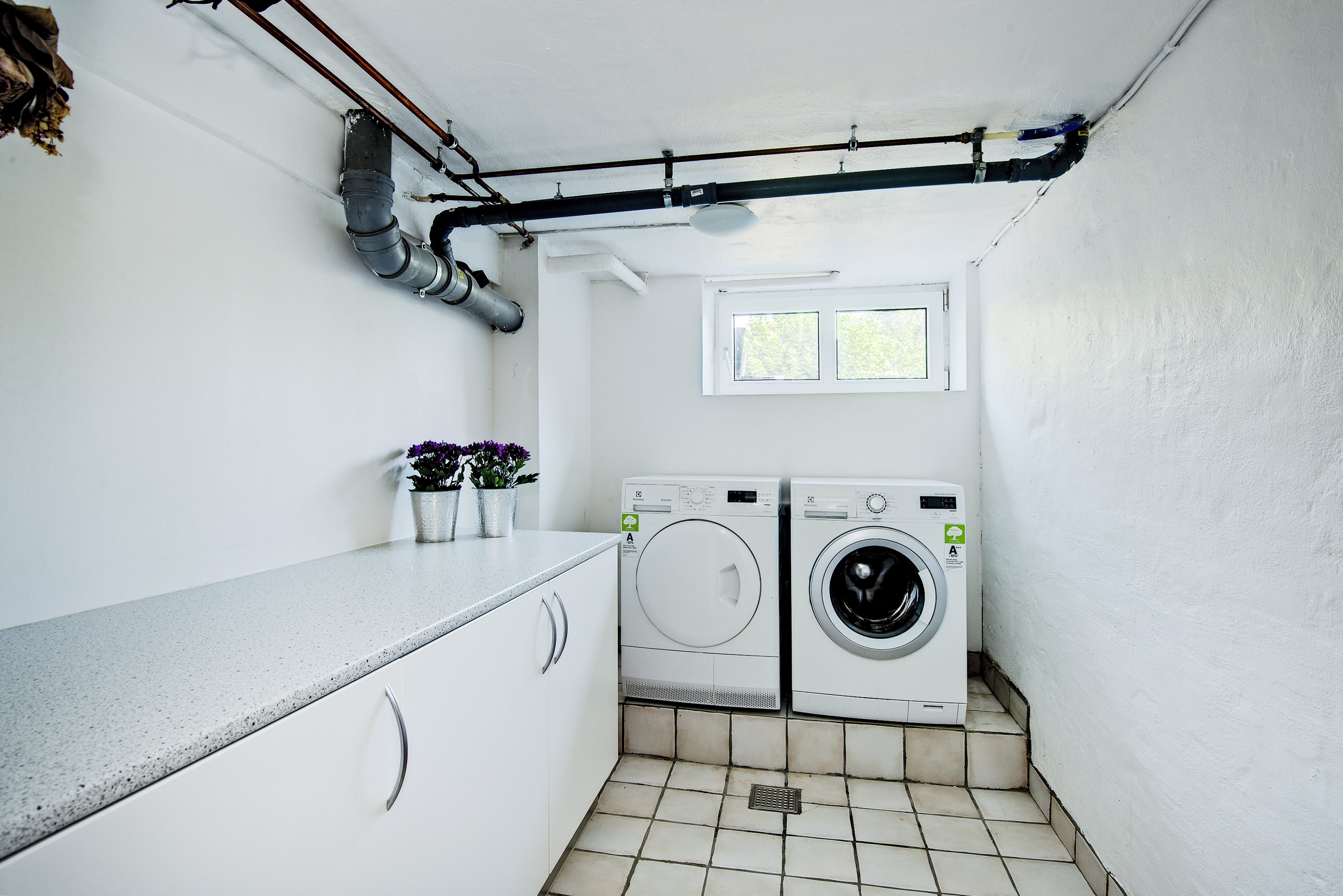 Fremhævet vaskerum billede i fuldskærmstilstand. Billede af Nygårdsvej 1, Lendum, 9870 Sindal