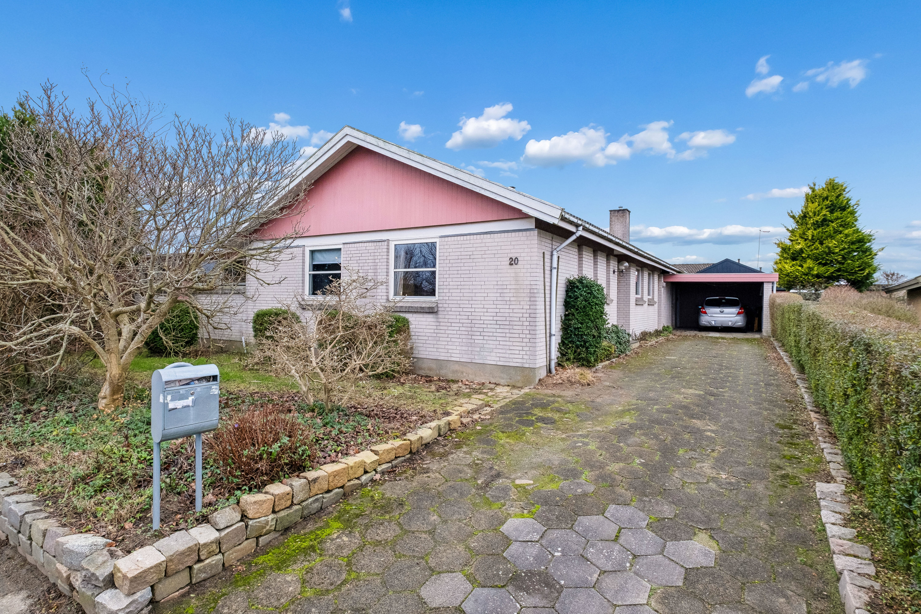 Fremhævet set fra vejen billede i fuldskærmstilstand. Billede af Toftevænget 20, Tyrsted, 8700 Horsens