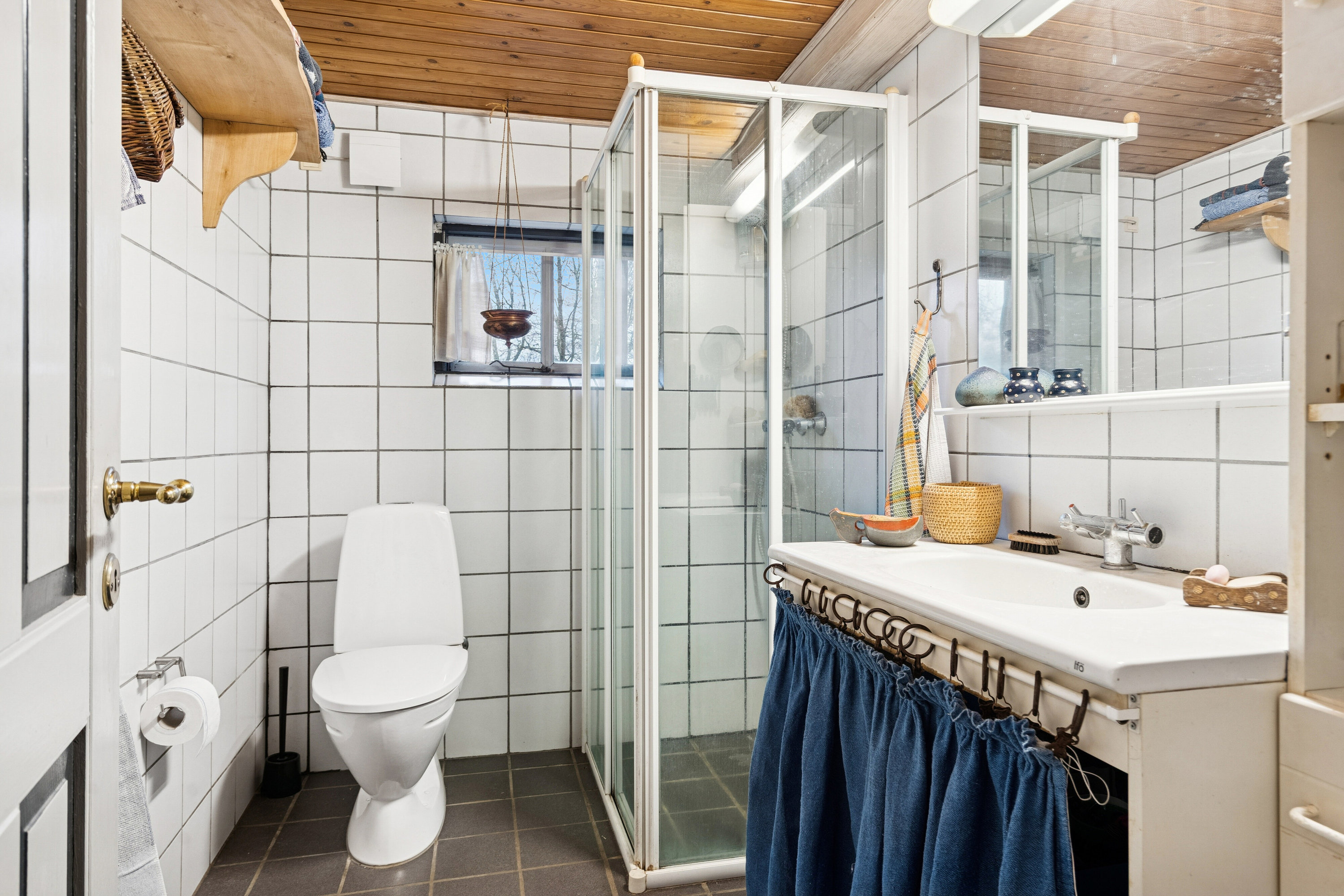 Fremhævet badeværelse billede i fuldskærmstilstand. Billede af Kirsbølvej 19, 6064 Jordrup