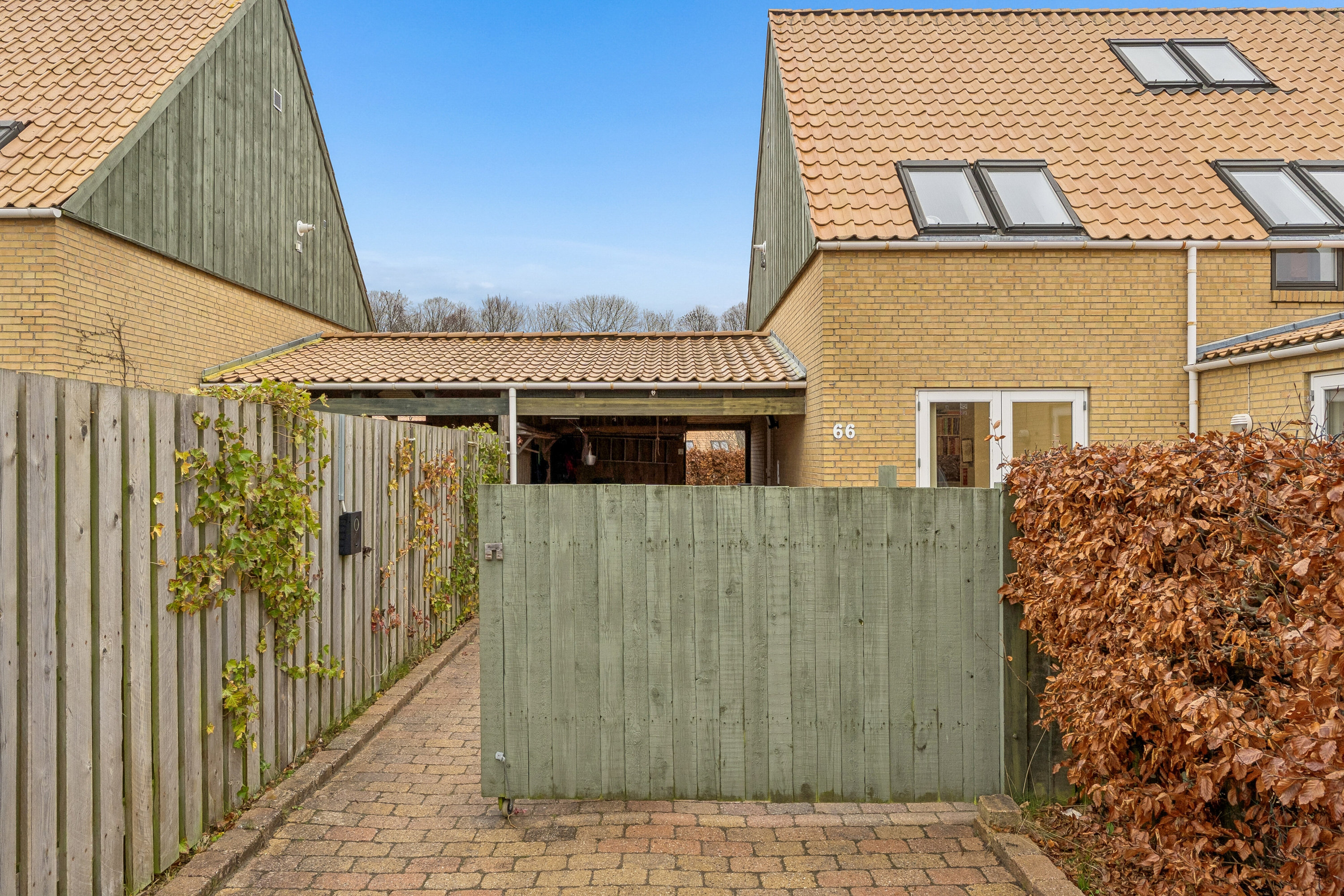 Fremhævet set fra haven billede i fuldskærmstilstand. Billede af Mikkelborg Alle 66, 2970 Hørsholm