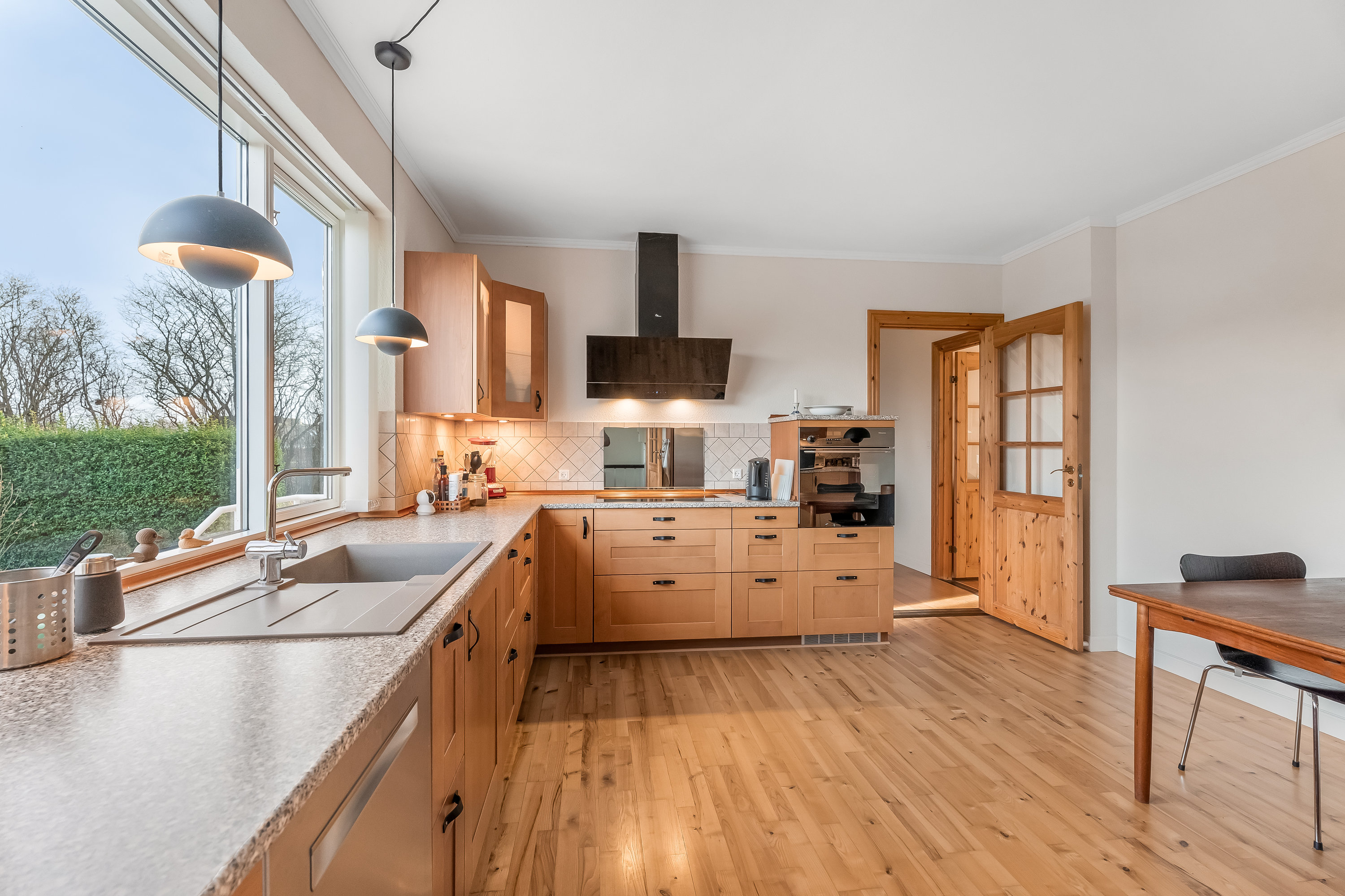 Fremhævet køkken billede i fuldskærmstilstand. Billede af Bredevej 1, 4872 Idestrup