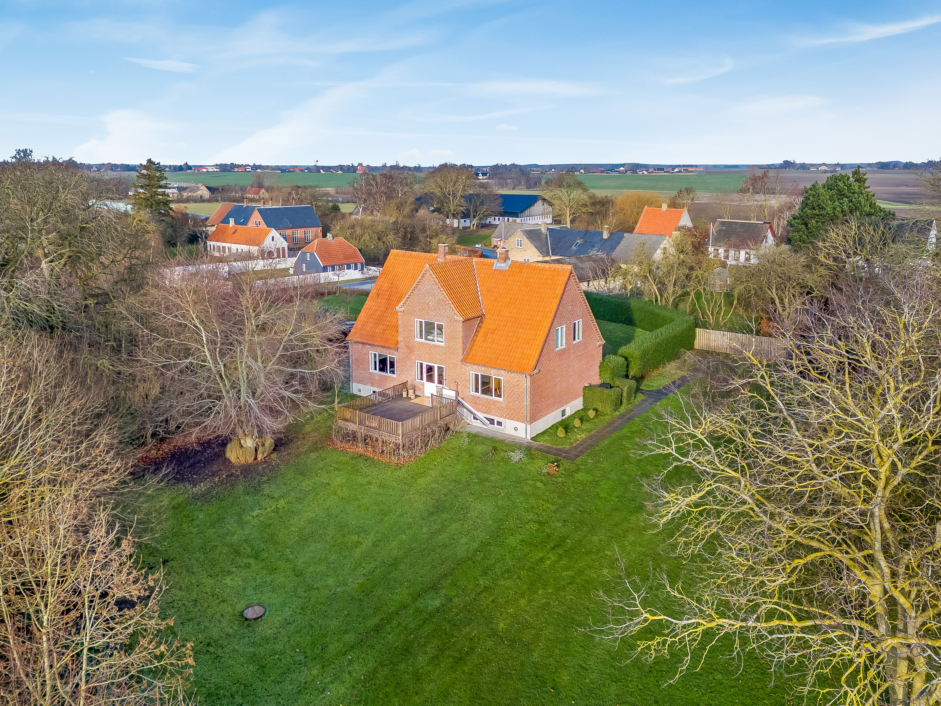 Fremhævet luftfoto billede i fuldskærmstilstand. Billede af Bredevej 1, 4872 Idestrup
