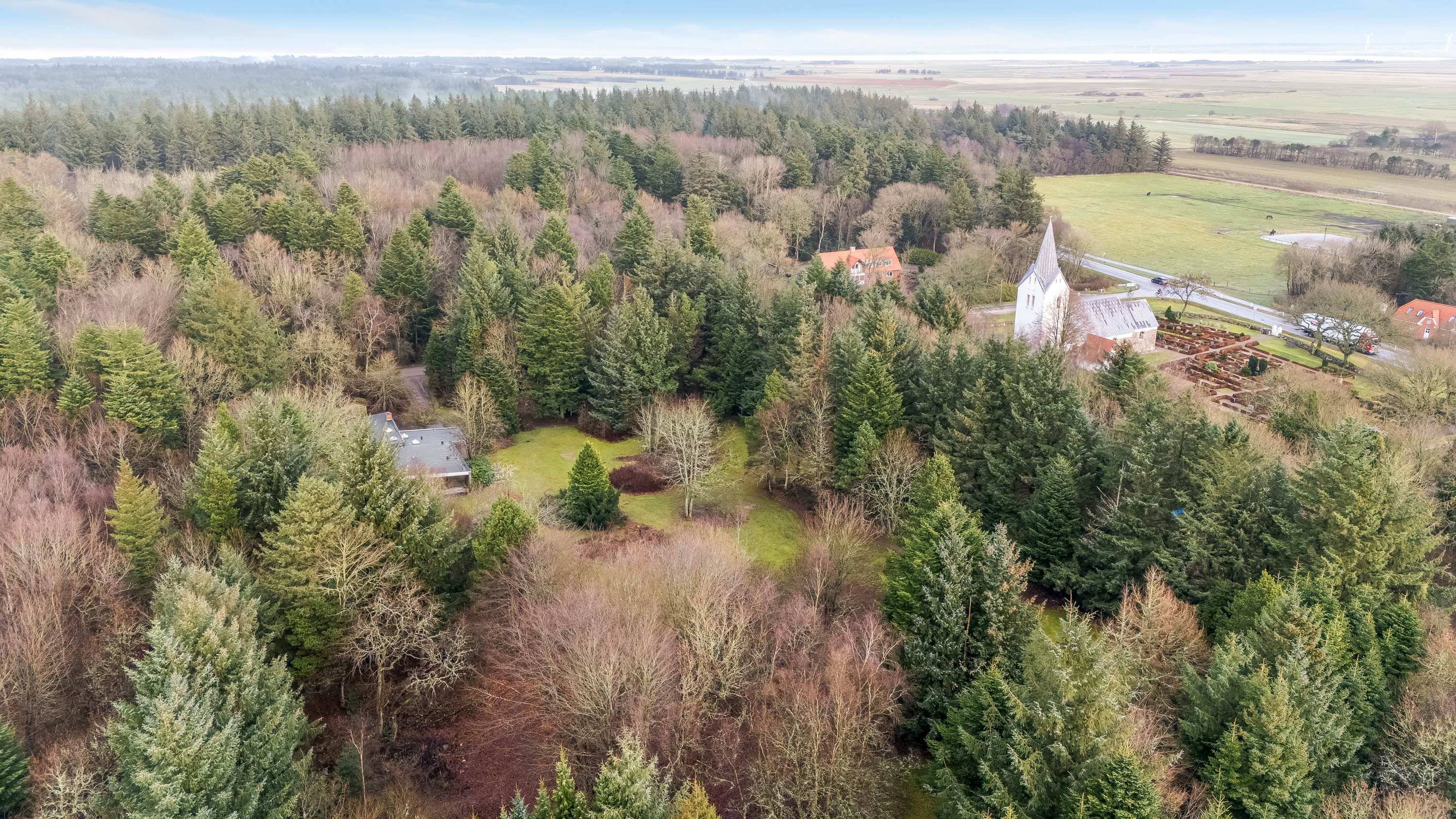 Fremhævet luftfoto billede i fuldskærmstilstand. Billede af Græmvej 3, Husby, 6990 Ulfborg