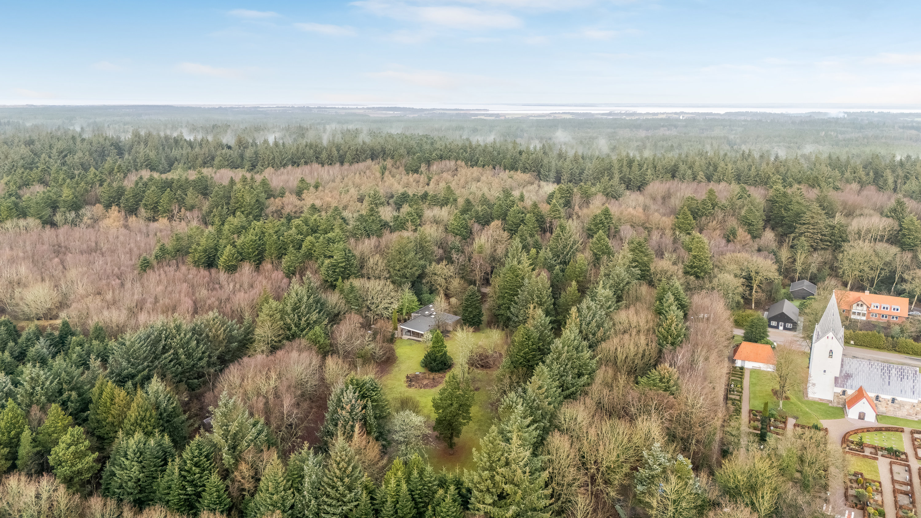 Fremhævet luftfoto billede i fuldskærmstilstand. Billede af Græmvej 3, Husby, 6990 Ulfborg