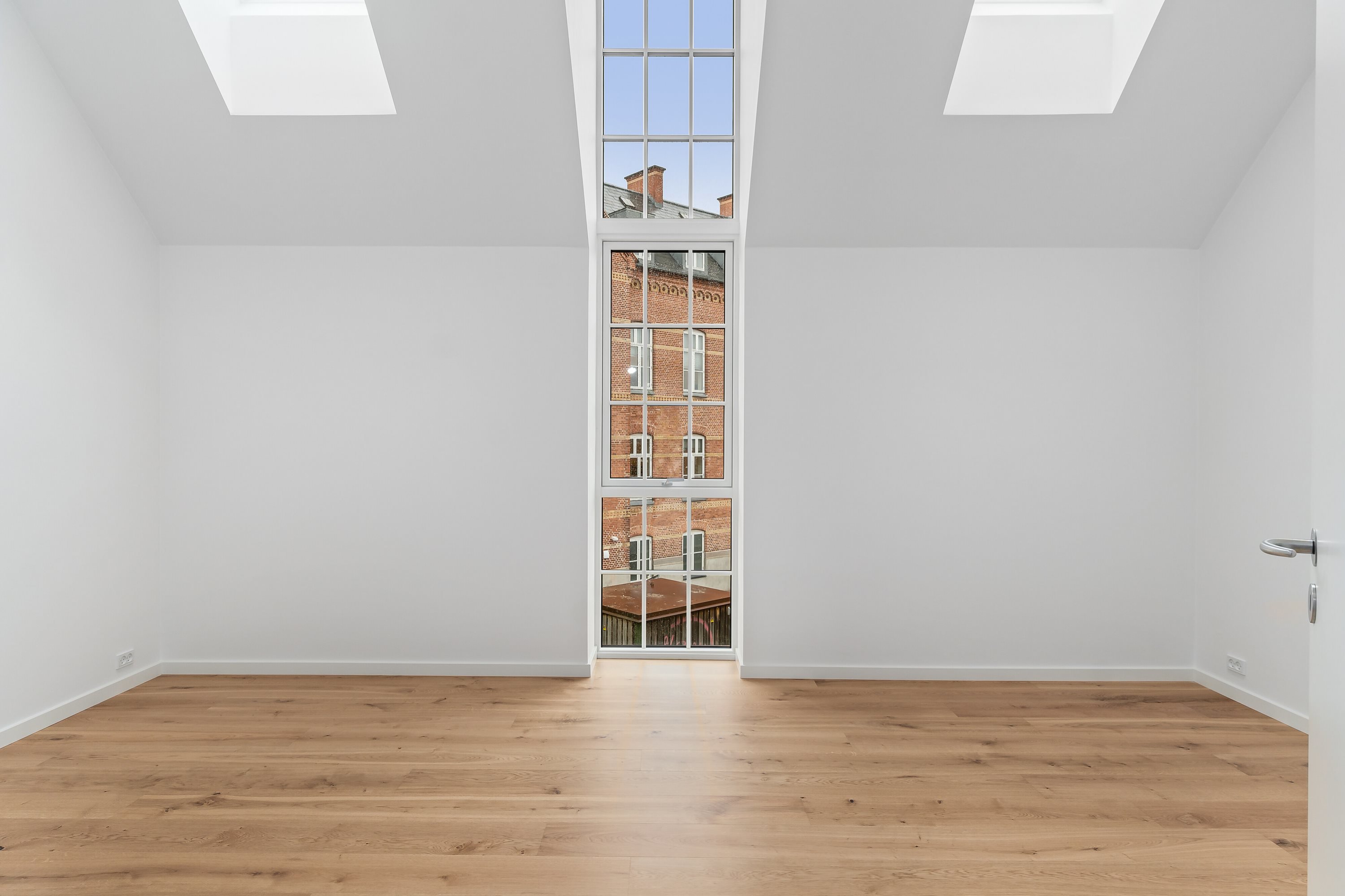 Fremhævet  billede i fuldskærmstilstand. Billede af Hostrupsvej 1B, 3400 Hillerød