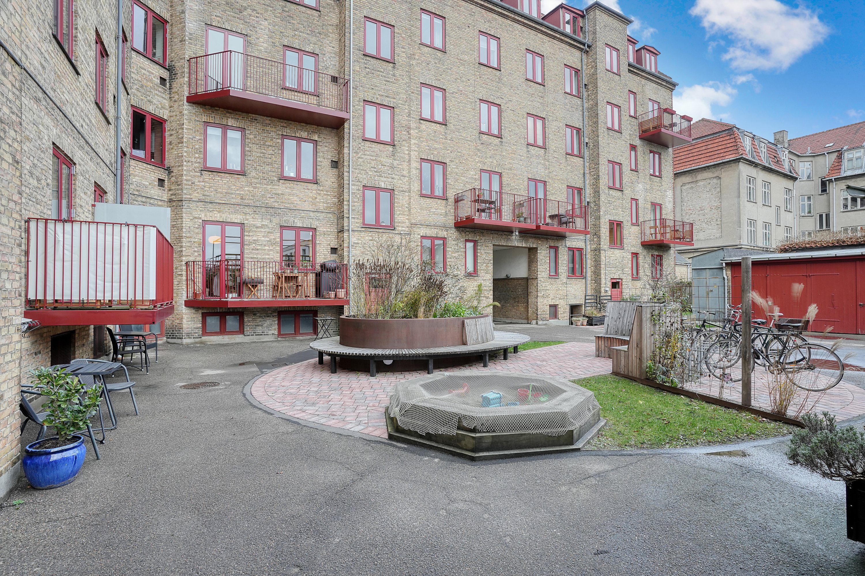 Fremhævet gårdmiljø billede i fuldskærmstilstand. Billede af Kløverbladsgade 21, 2. th., 2500 Valby