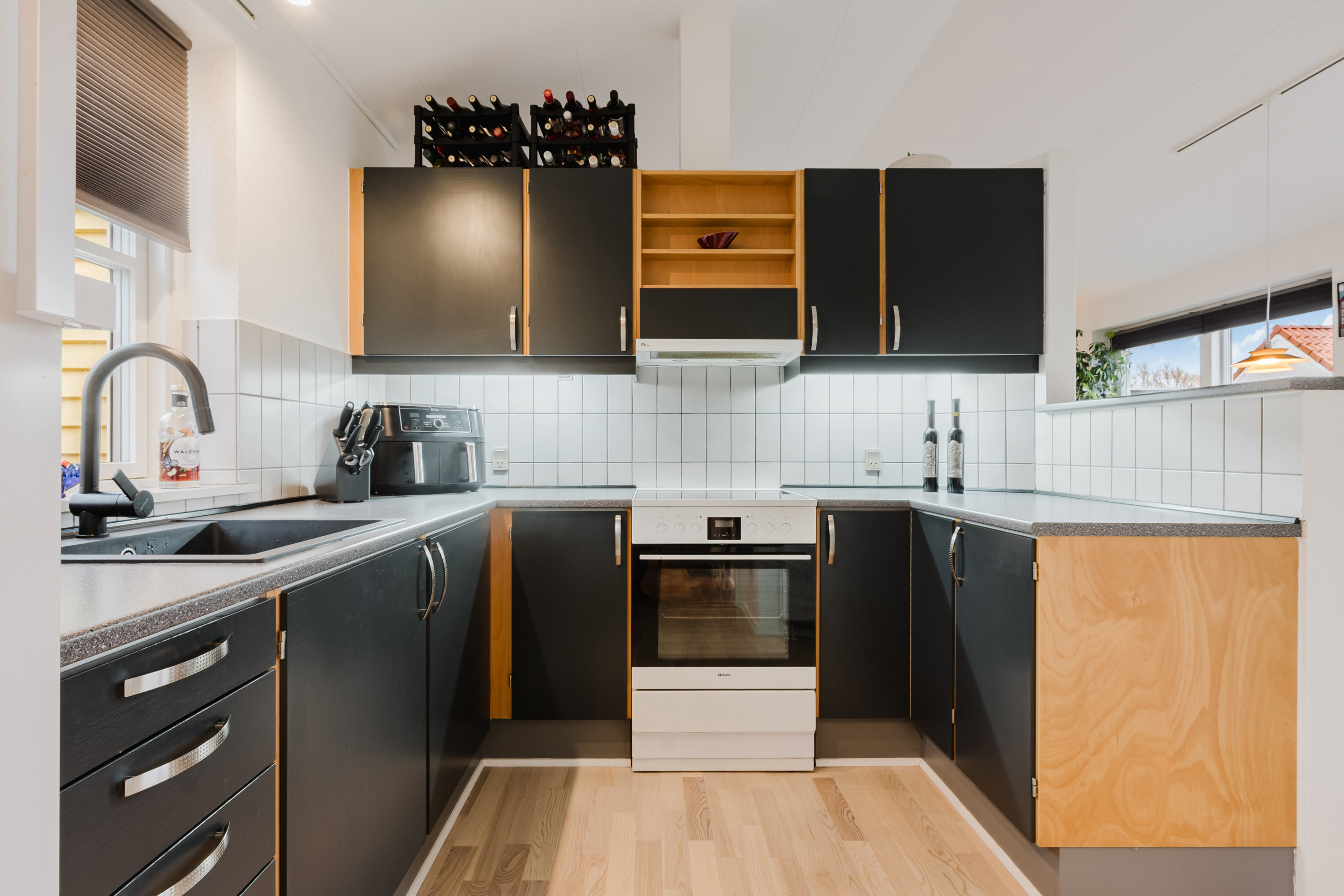 Fremhævet køkken billede i fuldskærmstilstand. Billede af Tronnehaven 1, 5800 Nyborg