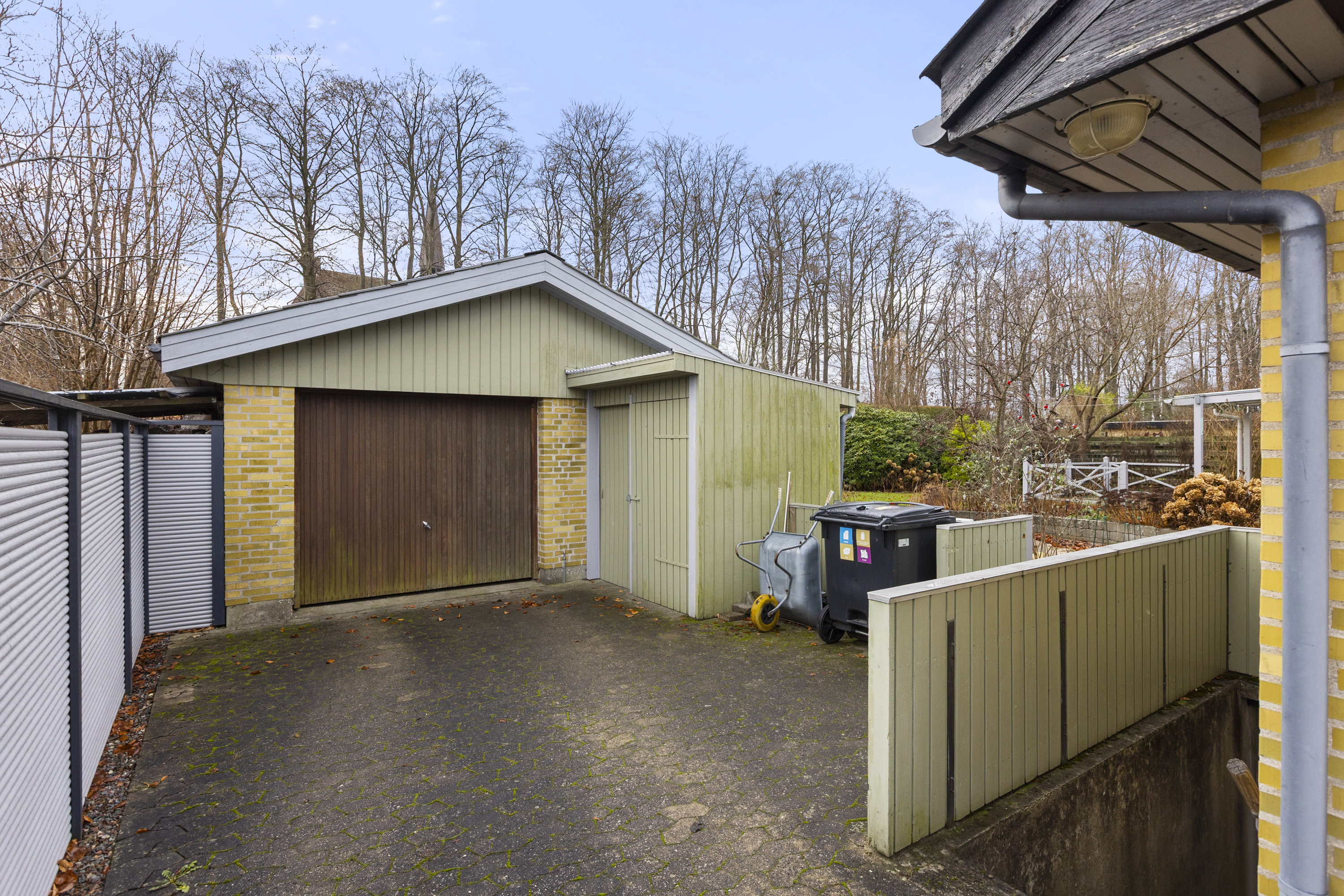 Fremhævet garage billede i fuldskærmstilstand. Billede af Lyøvej 11, Vor Frue, 4000 Roskilde