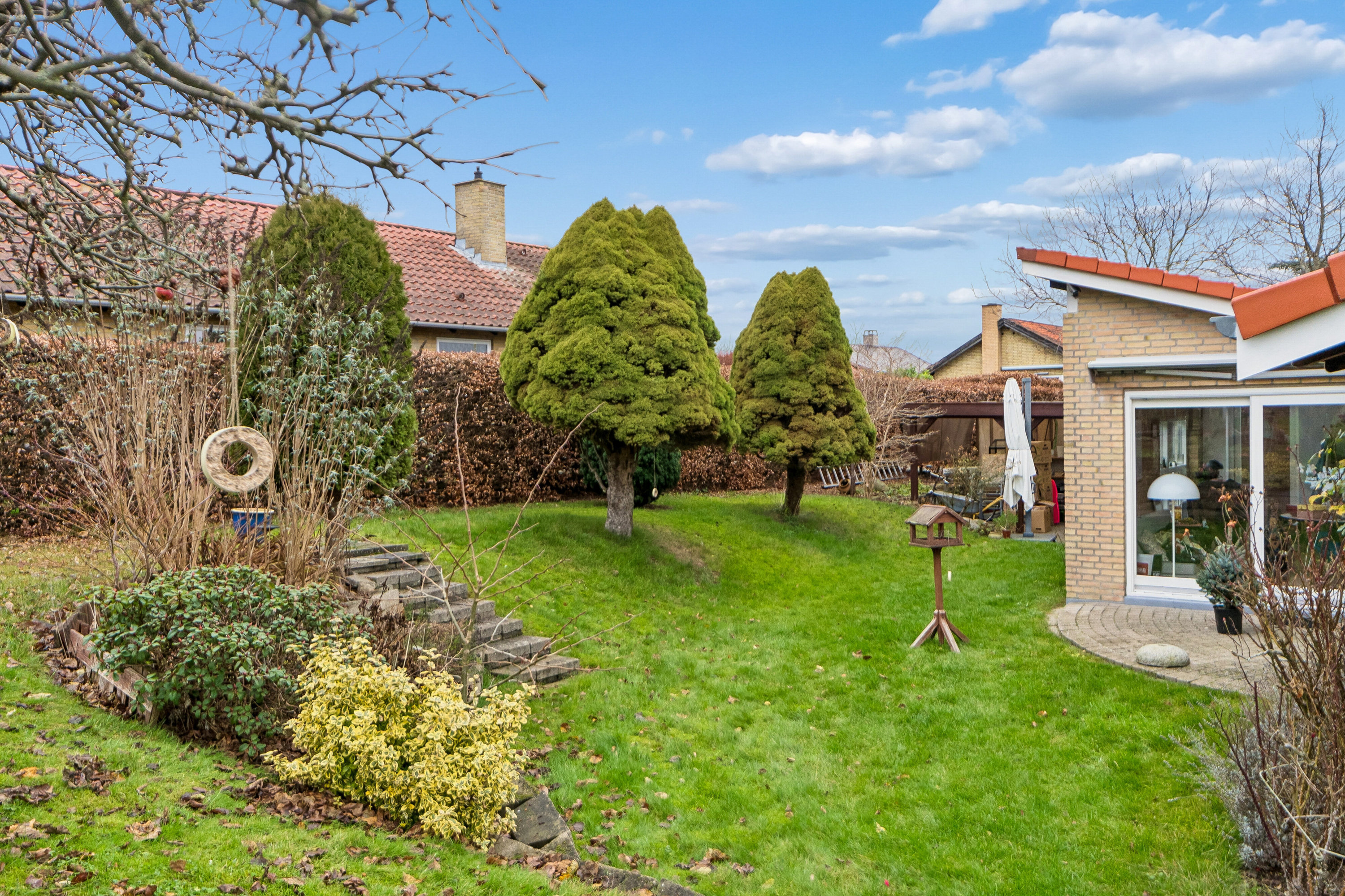 Fremhævet set fra haven billede i fuldskærmstilstand. Billede af Syrenvej 12B, 2970 Hørsholm