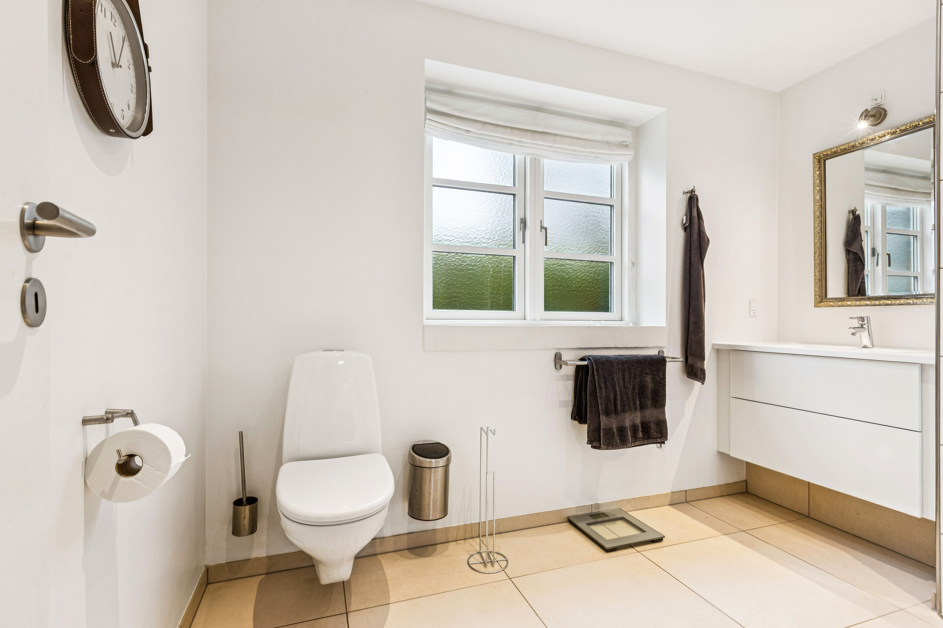 Fremhævet badeværelse billede i fuldskærmstilstand. Billede af Ved Lergravene 9, 2770 Kastrup