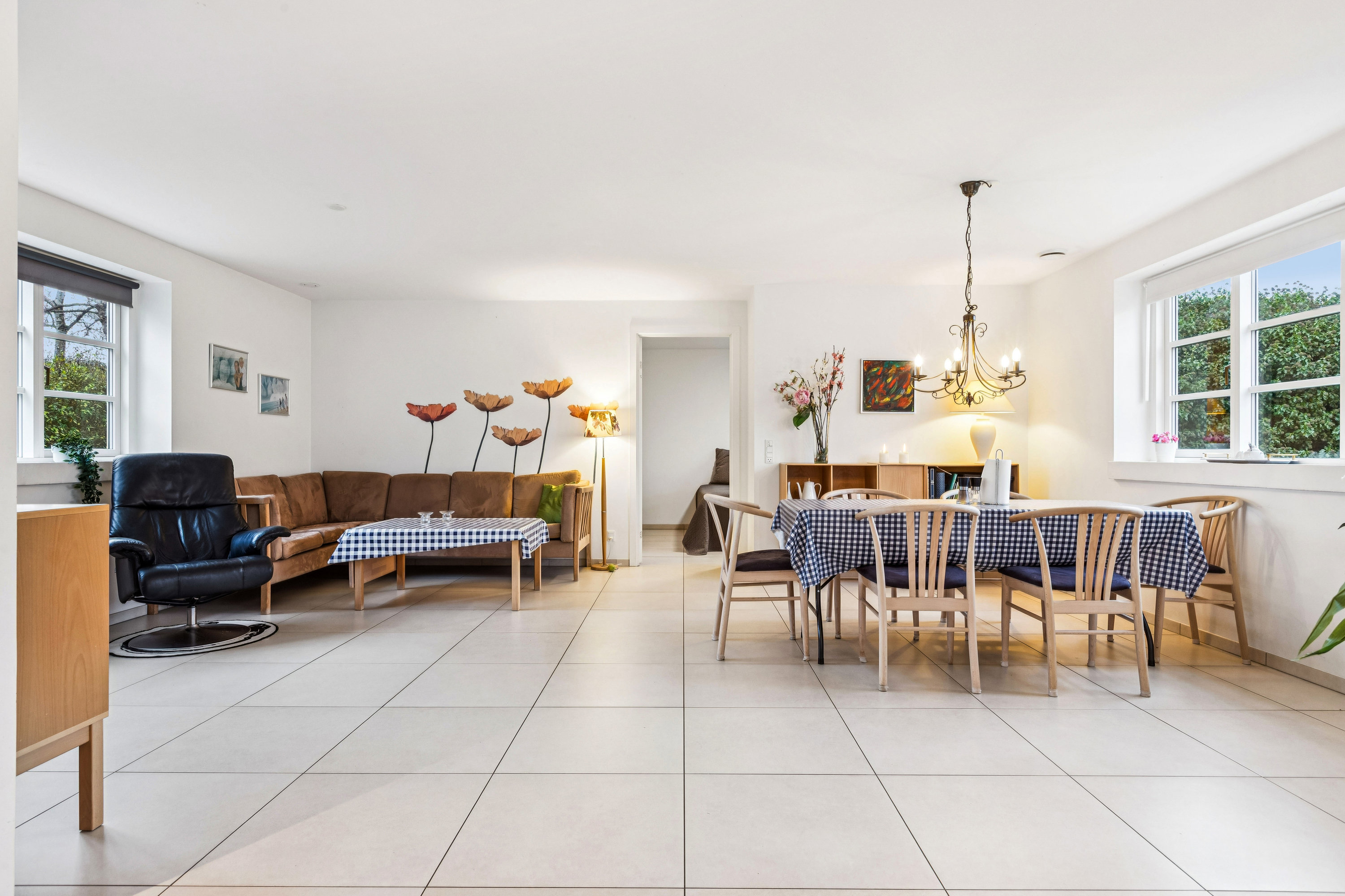 Fremhævet stue billede i fuldskærmstilstand. Billede af Ved Lergravene 9, 2770 Kastrup