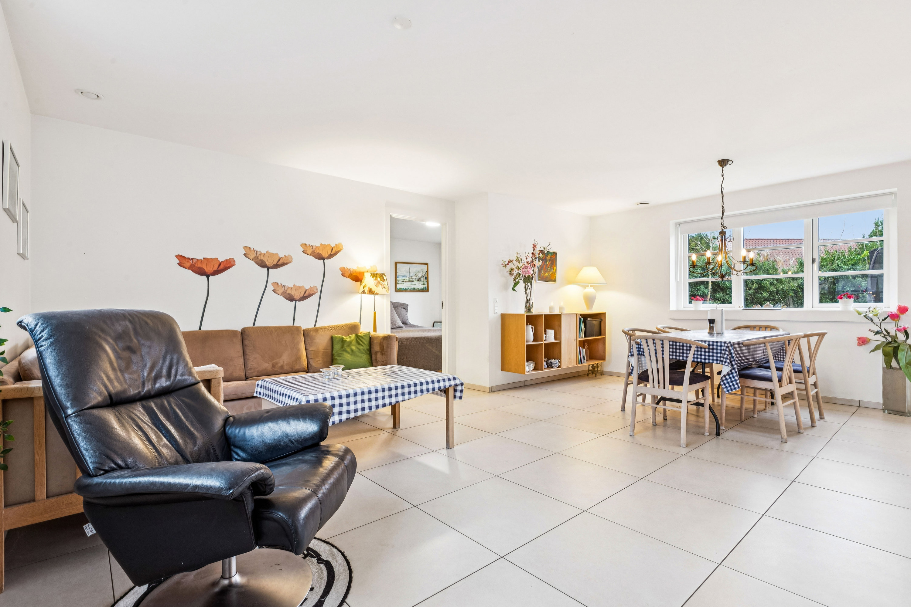 Fremhævet stue billede i fuldskærmstilstand. Billede af Ved Lergravene 9, 2770 Kastrup