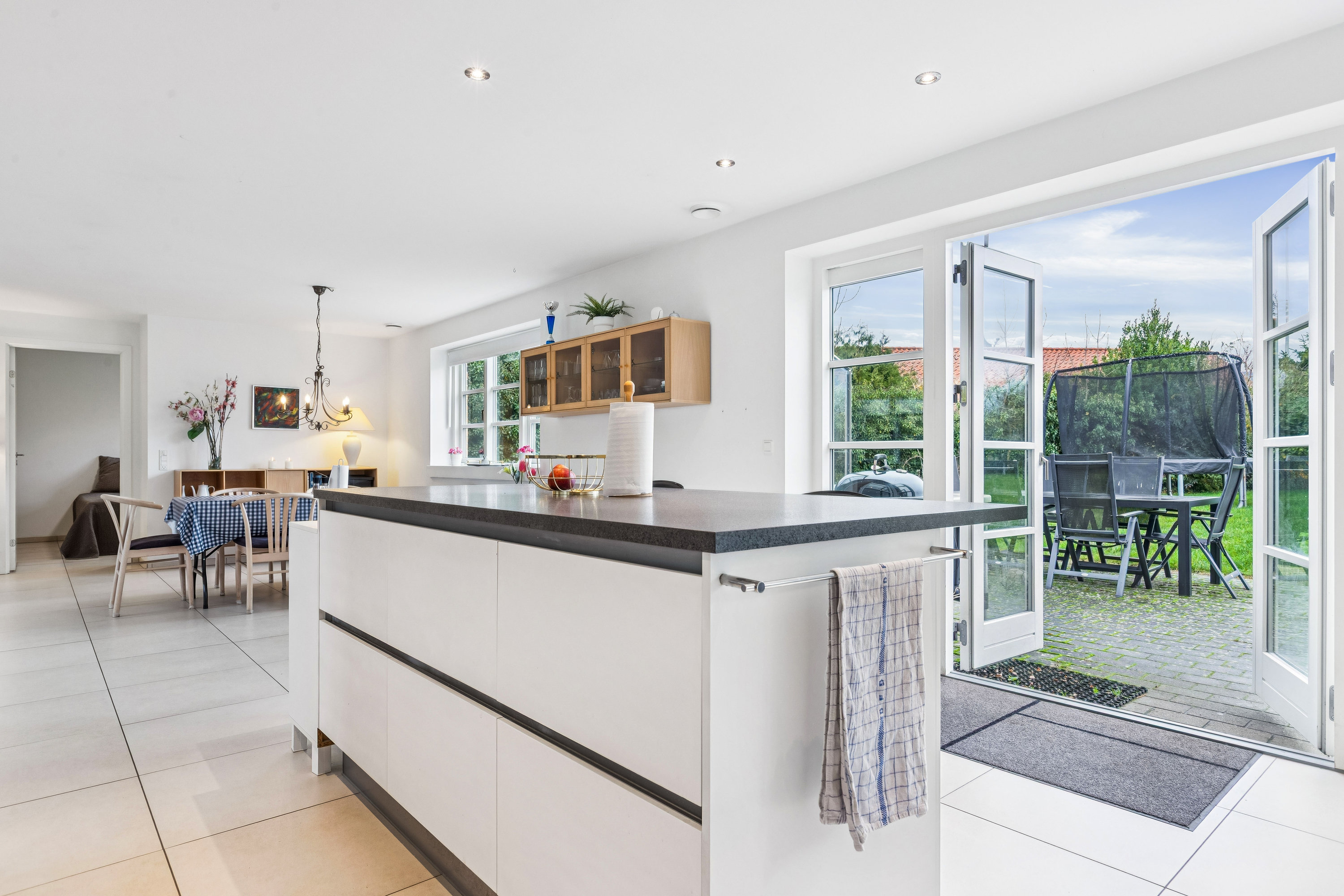 Fremhævet køkken billede i fuldskærmstilstand. Billede af Ved Lergravene 9, 2770 Kastrup