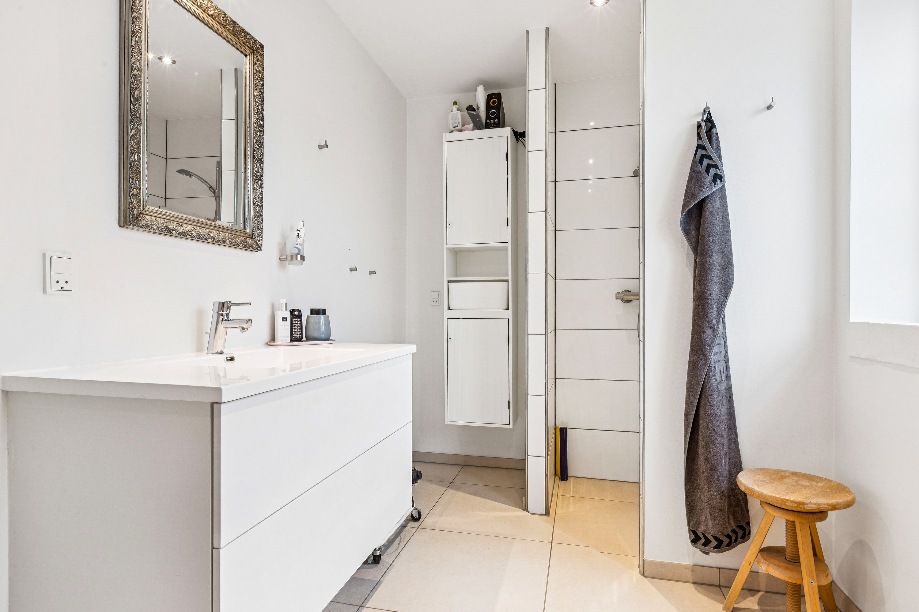 Fremhævet badeværelse billede i fuldskærmstilstand. Billede af Ved Lergravene 9, 2770 Kastrup