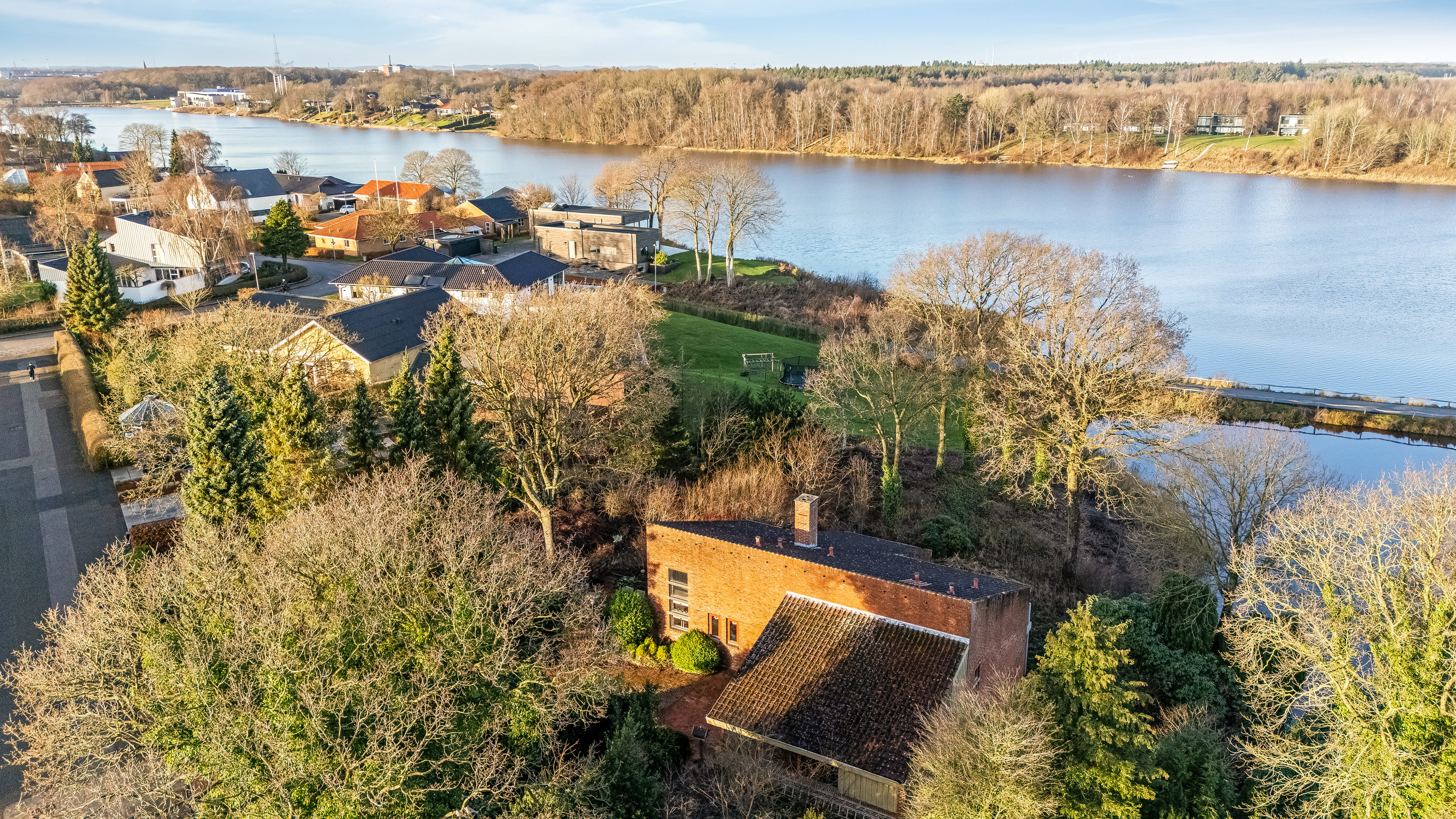 Fremhævet luftfoto billede i fuldskærmstilstand. Billede af Egevej 5, Mejdal, 7500 Holstebro