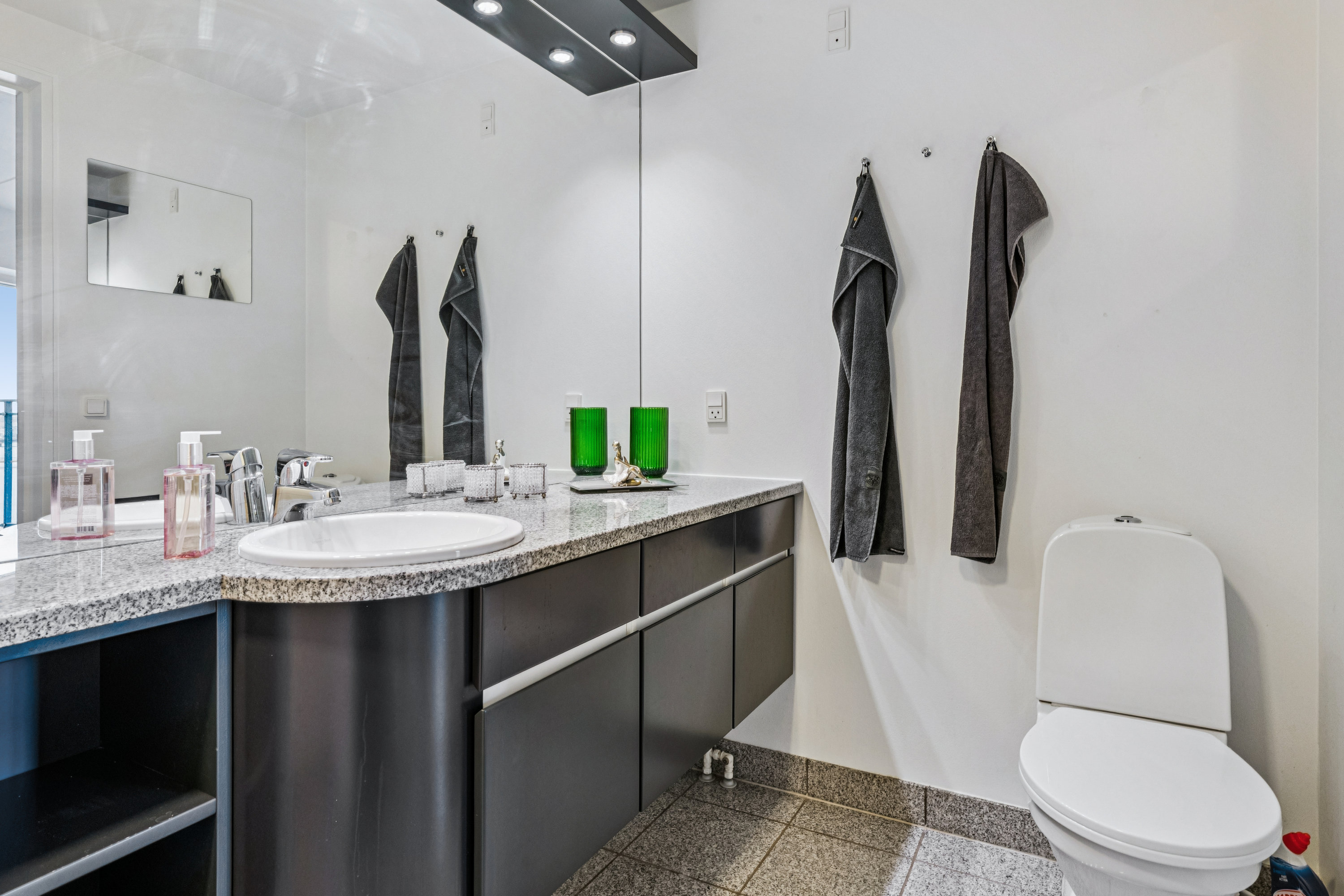 Fremhævet badeværelse billede i fuldskærmstilstand. Billede af Lindholm Brygge 30, 15. 2., 9400 Nørresundby