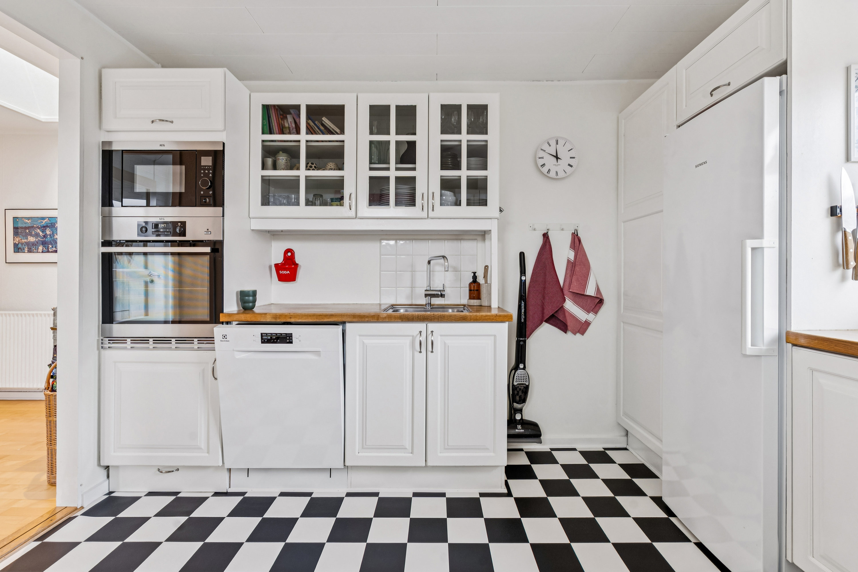 Fremhævet køkken billede i fuldskærmstilstand. Billede af Præstevænget 10, 8732 Hovedgård