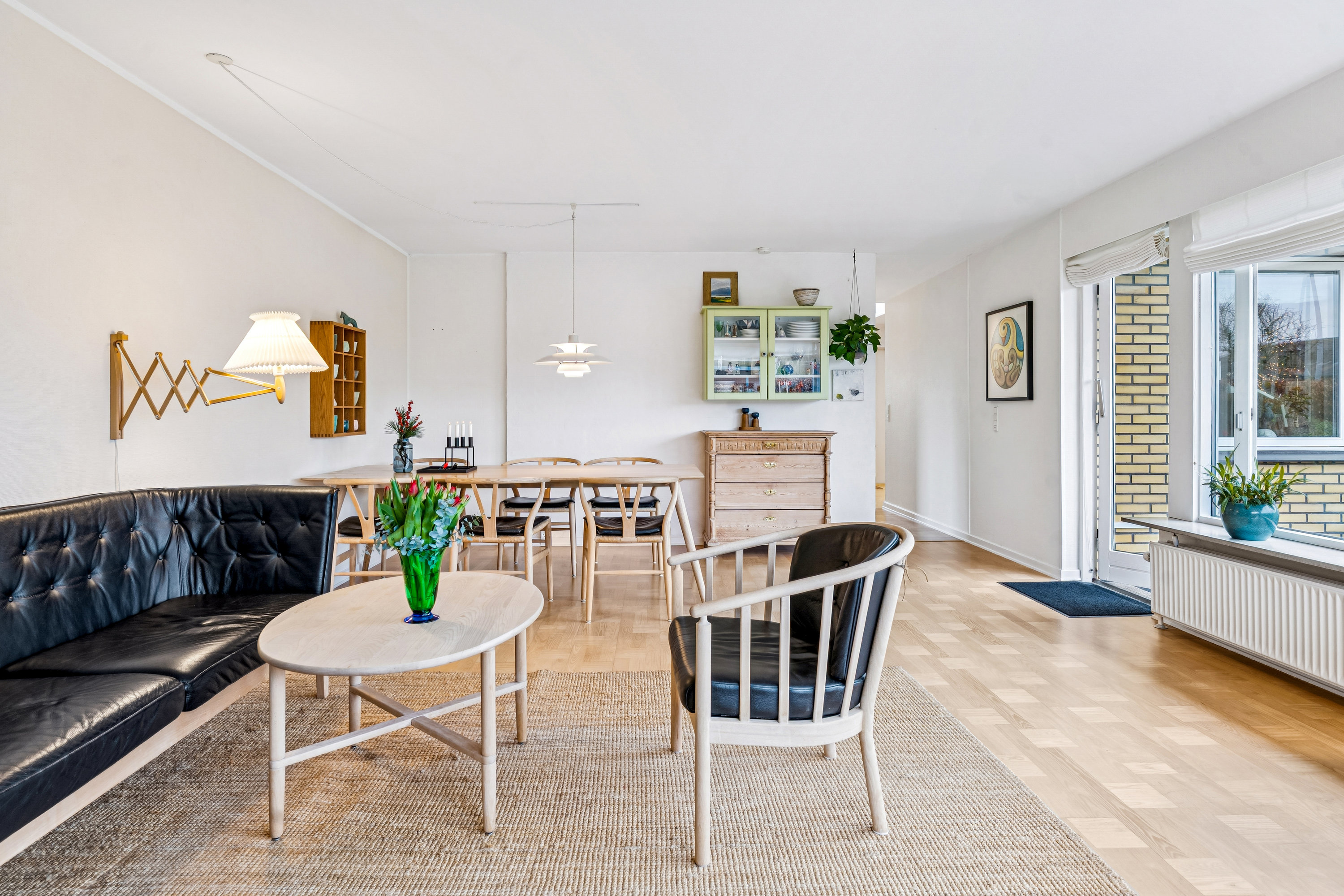 Fremhævet stue billede i fuldskærmstilstand. Billede af Præstevænget 10, 8732 Hovedgård