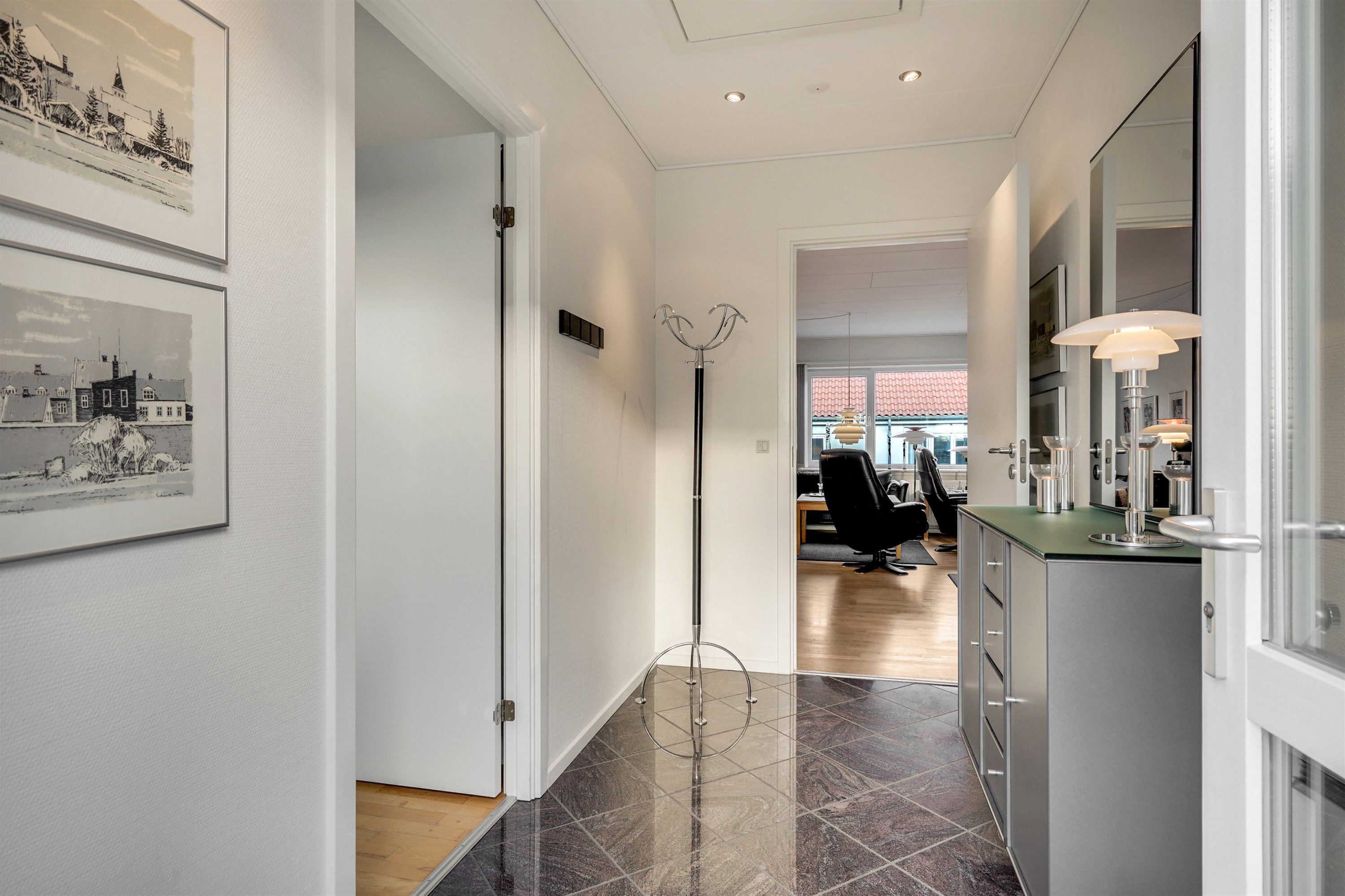 Fremhævet entré billede i fuldskærmstilstand. Billede af Østergade 20, 3. 20., 6700 Esbjerg