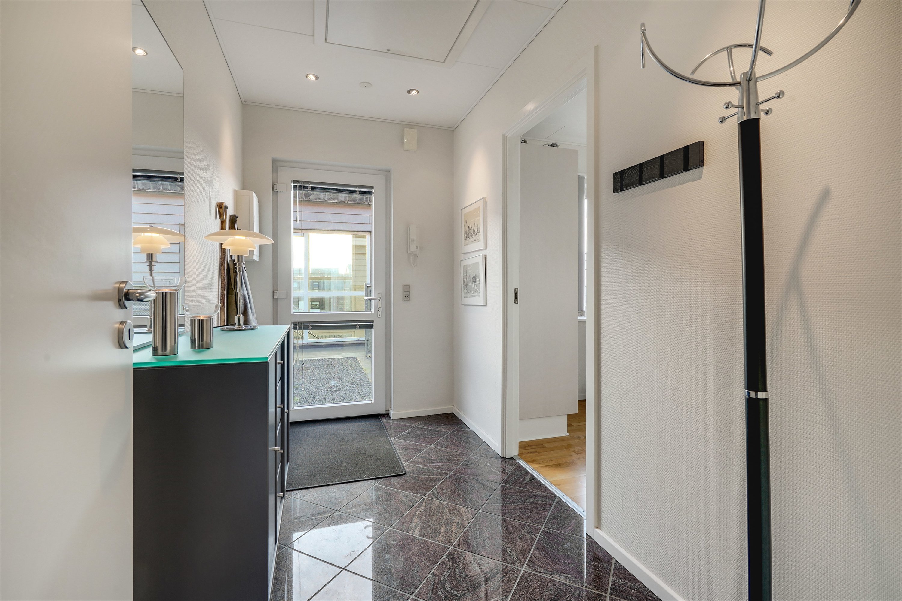 Fremhævet entré billede i fuldskærmstilstand. Billede af Østergade 20, 3. 20., 6700 Esbjerg