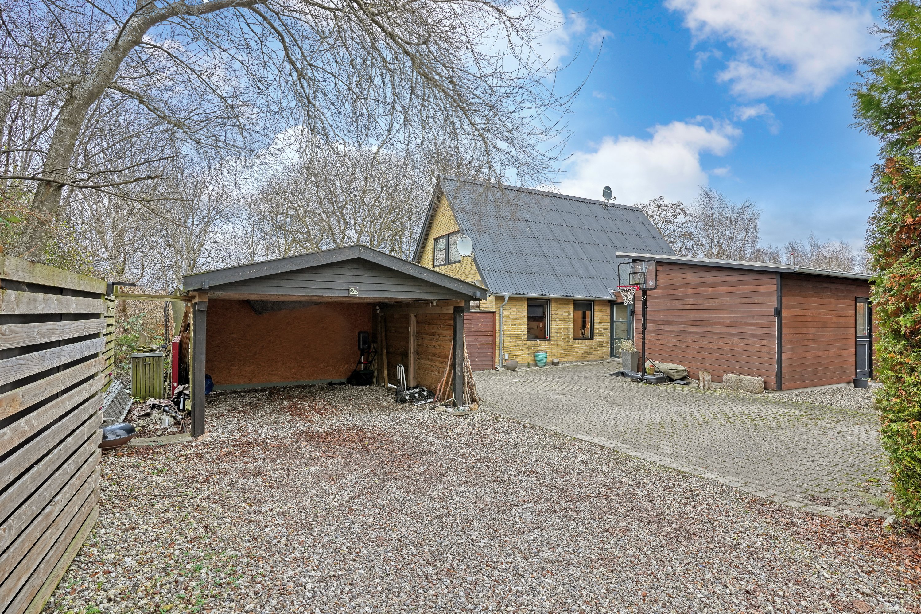 Fremhævet indkørsel billede i fuldskærmstilstand. Billede af Tulstrupvej 2B, 3400 Hillerød