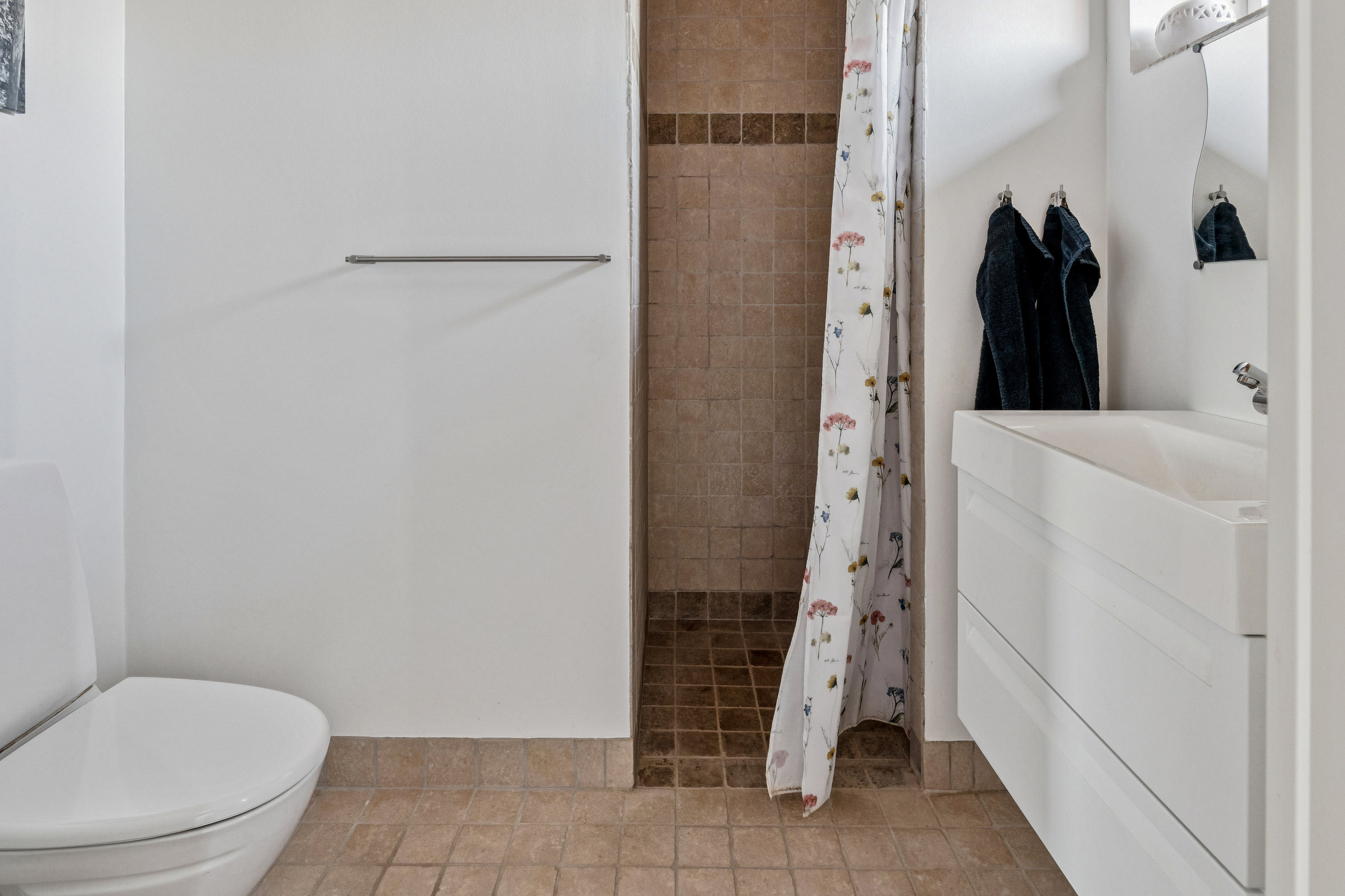 Fremhævet badeværelse billede i fuldskærmstilstand. Billede af Aage Berntsens Alle 19, 2750 Ballerup