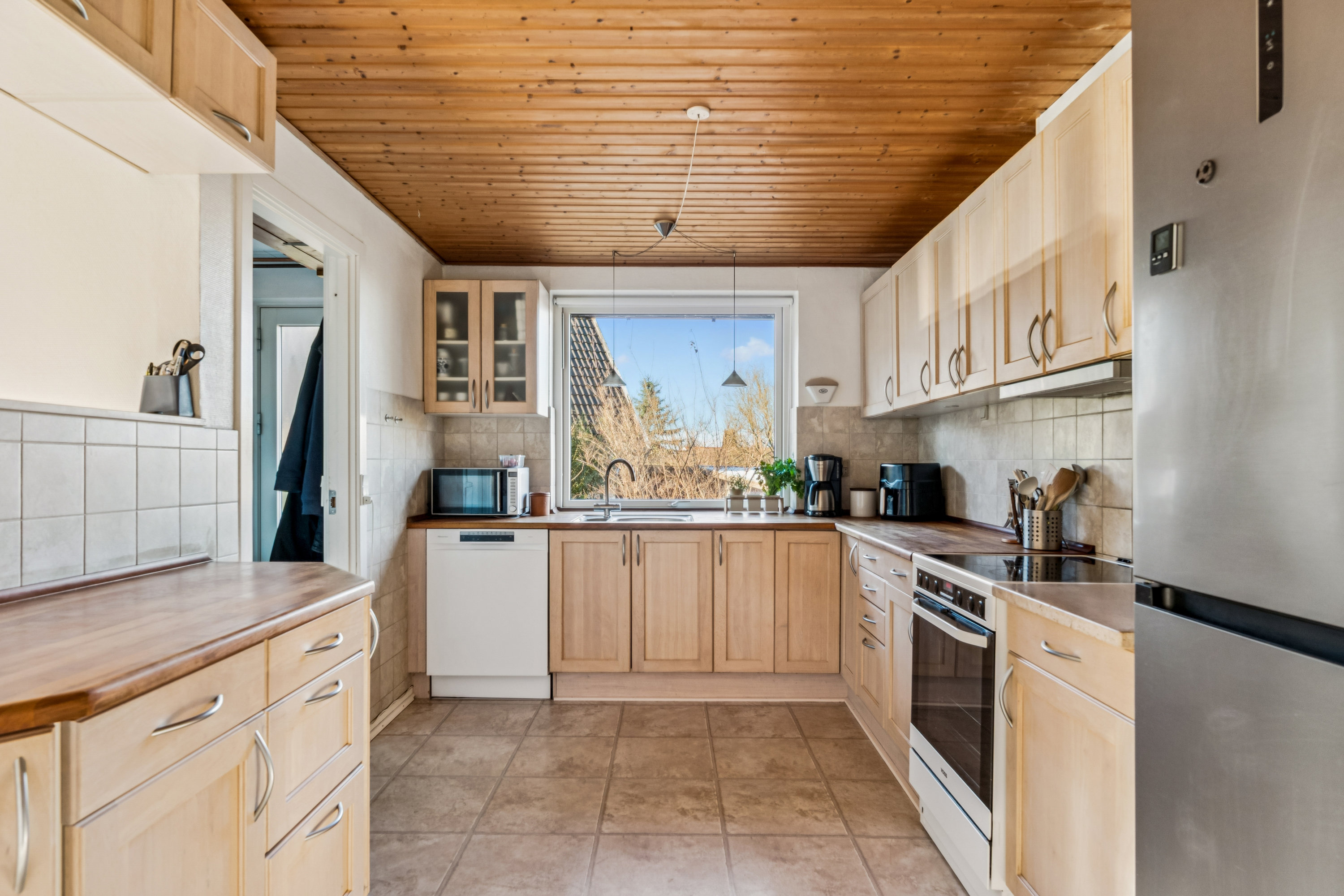 Fremhævet køkken billede i fuldskærmstilstand. Billede af Aage Berntsens Alle 19, 2750 Ballerup