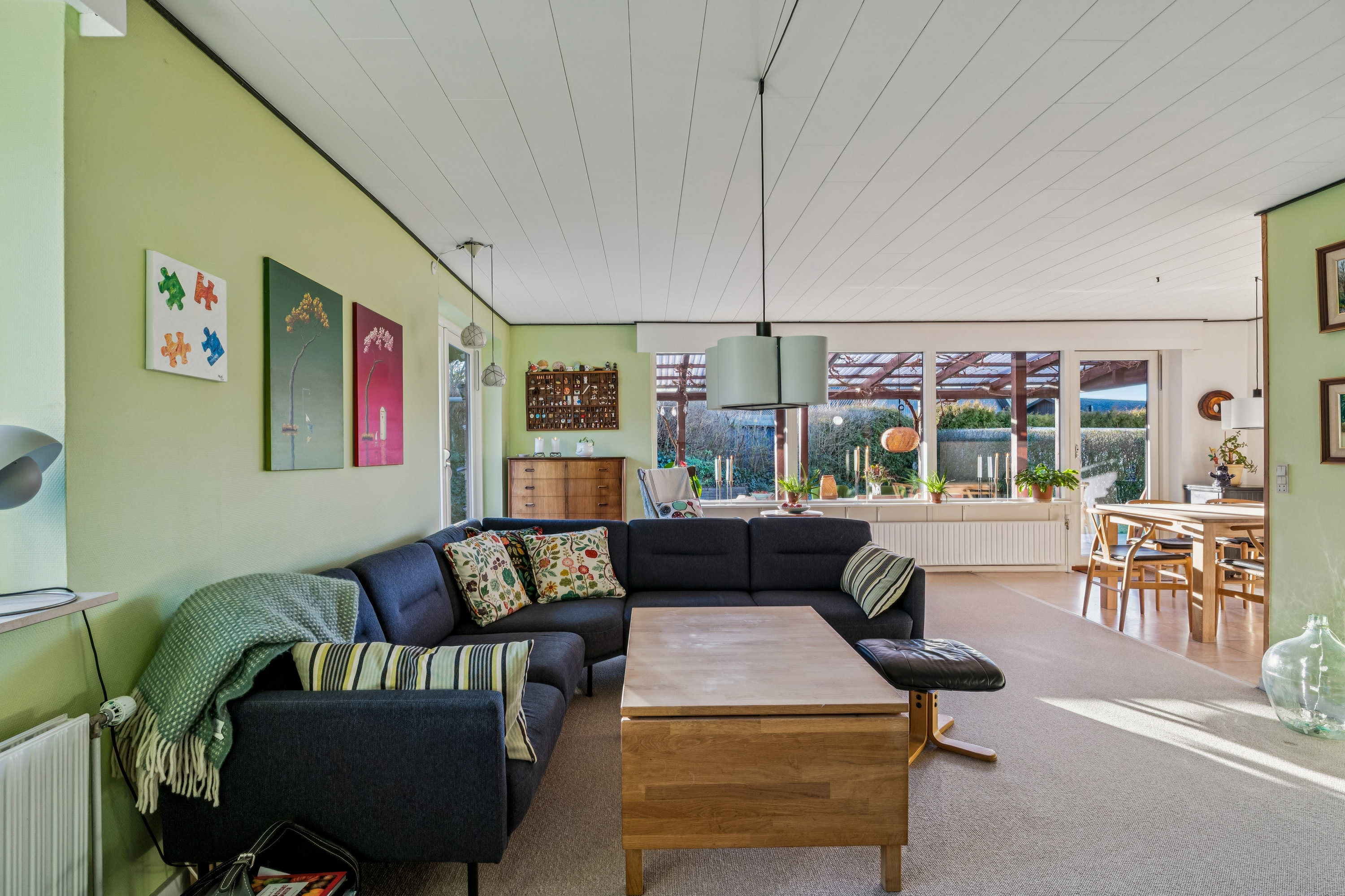 Fremhævet stue billede i fuldskærmstilstand. Billede af Aage Berntsens Alle 19, 2750 Ballerup