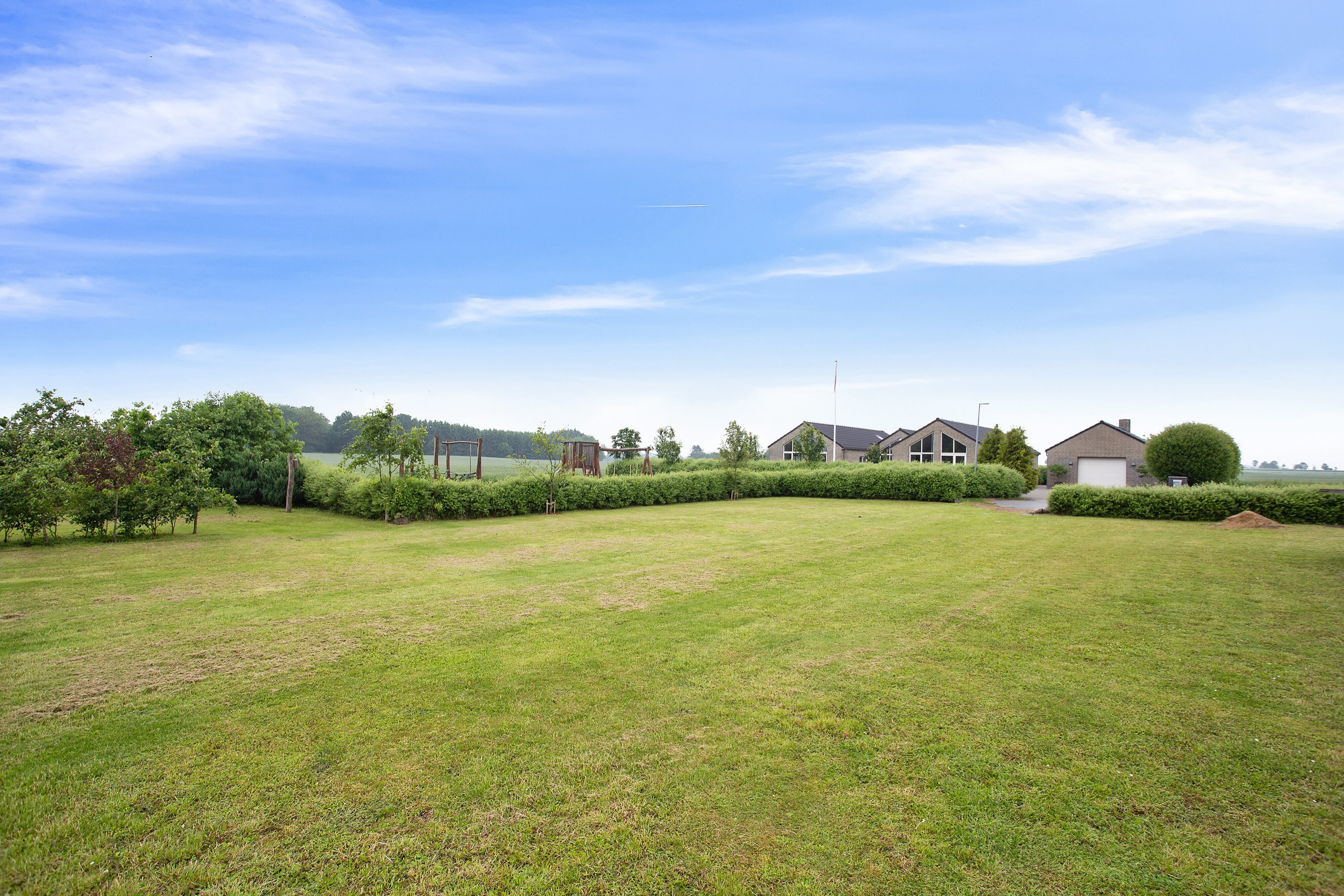 Fremhævet omgivelser billede i fuldskærmstilstand. Billede af Mølvanggårdsvej 9, Jelling, 7300 Jelling