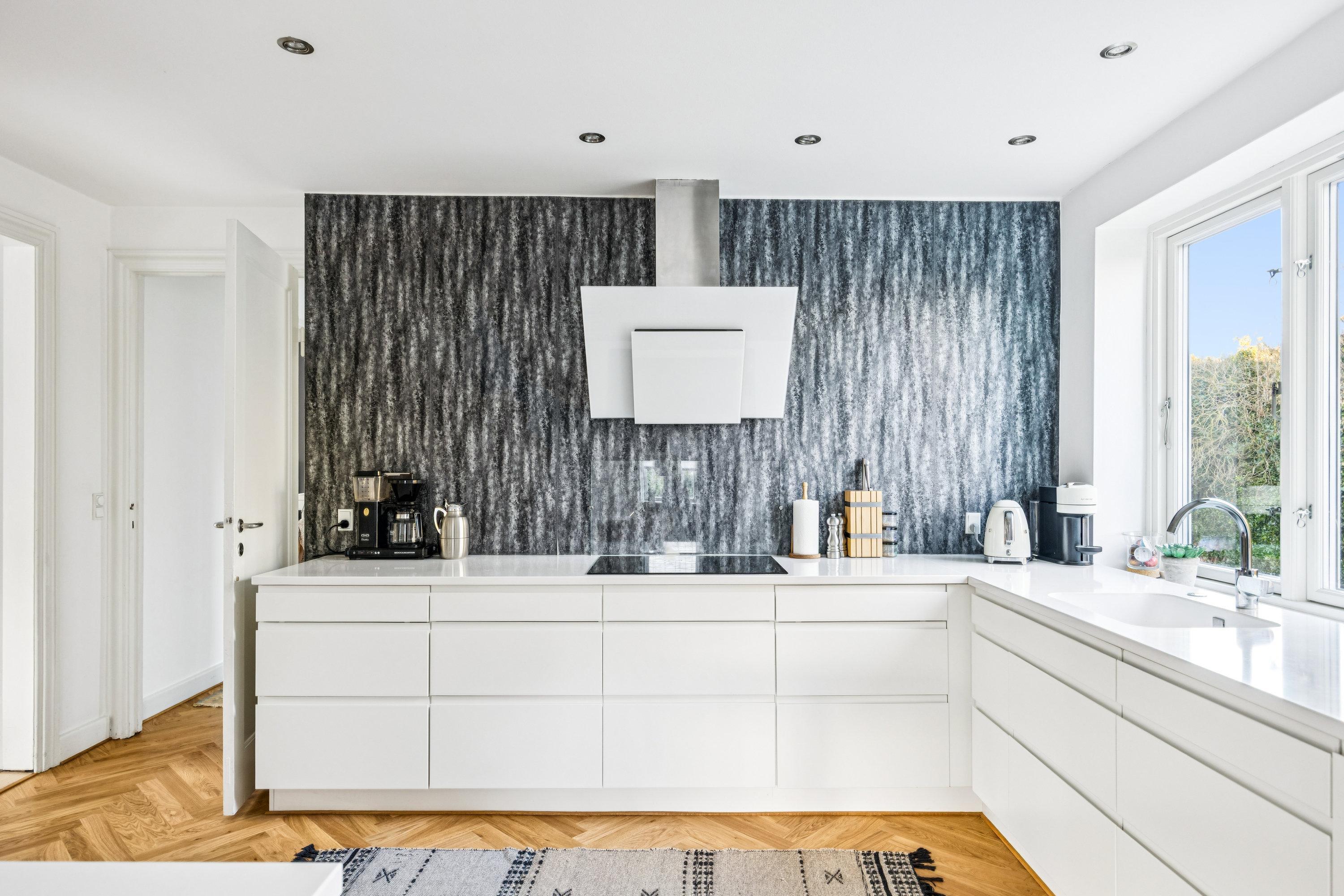 Fremhævet køkken billede i fuldskærmstilstand. Billede af Dyssegårdsvej 48, st.., 2870 Dyssegård