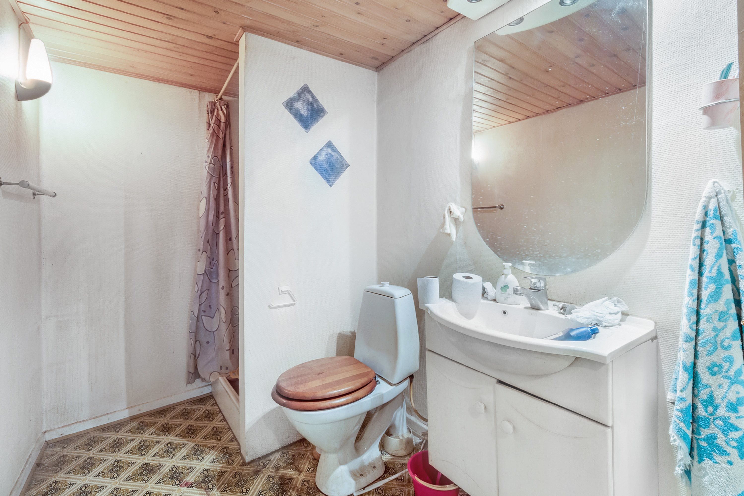 Fremhævet badeværelse billede i fuldskærmstilstand. Billede af Borgergade 10A, og. B., 8832 Skals