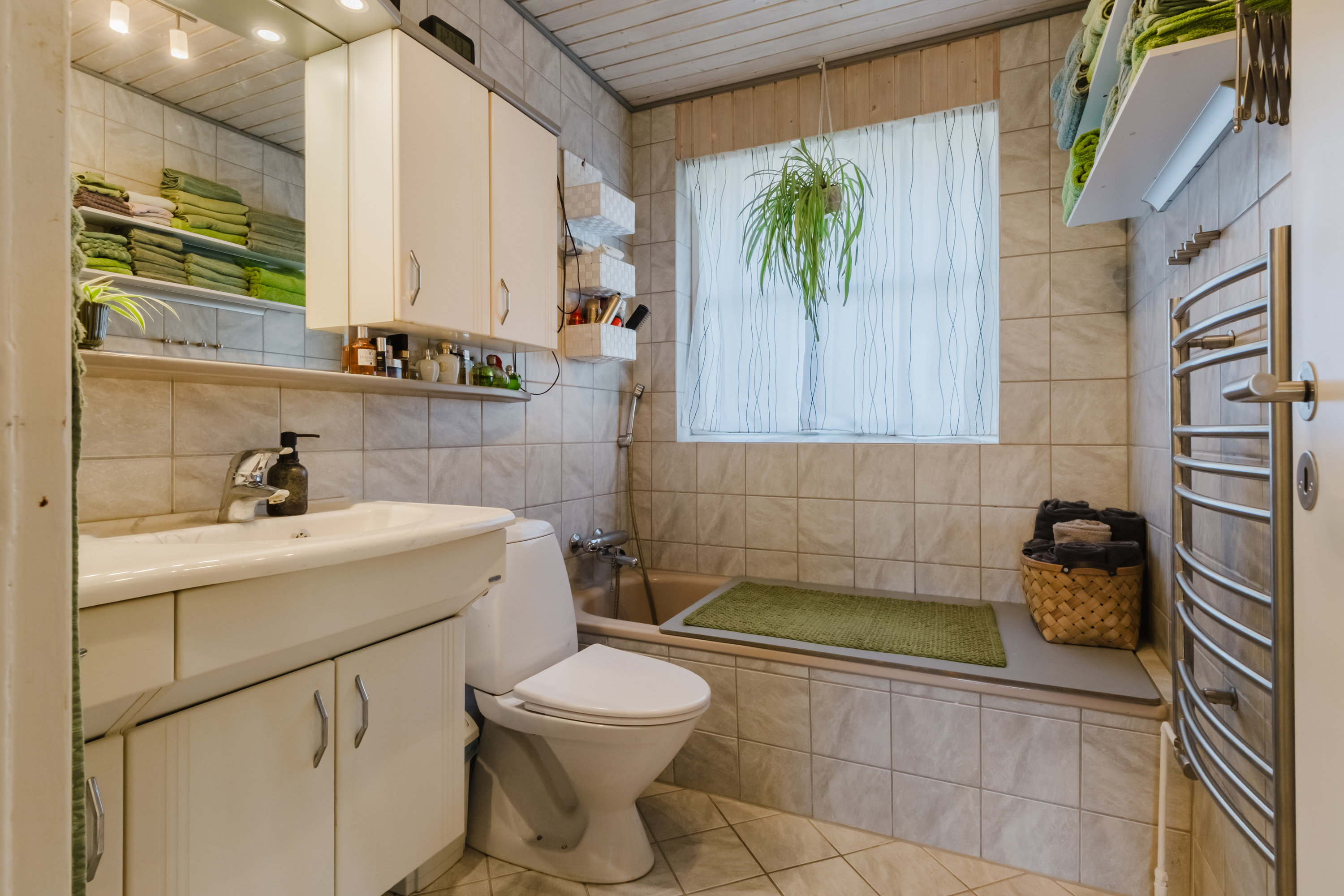 Fremhævet badeværelse billede i fuldskærmstilstand. Billede af Niels Hansens Vej 7, Strib, 5500 Middelfart