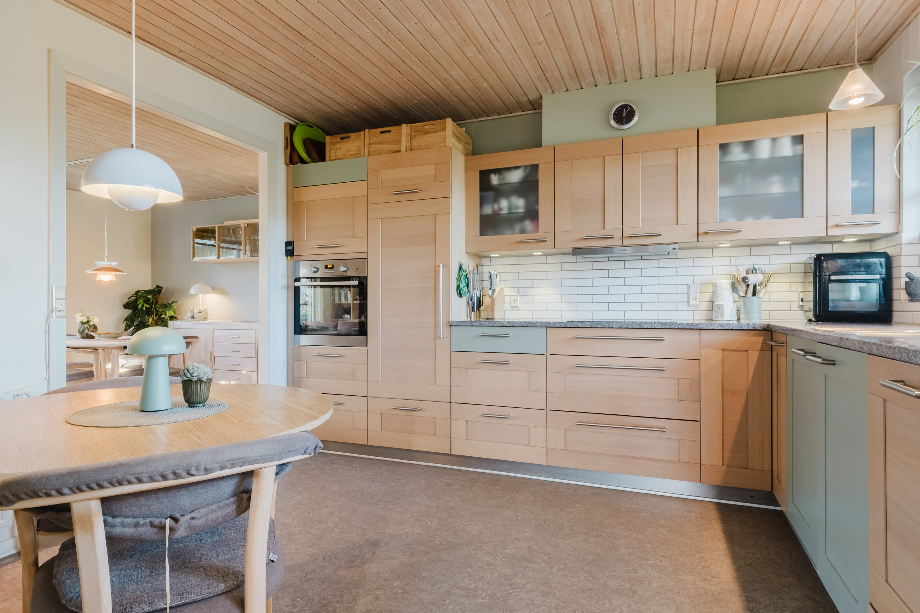 Fremhævet køkken billede i fuldskærmstilstand. Billede af Niels Hansens Vej 7, Strib, 5500 Middelfart