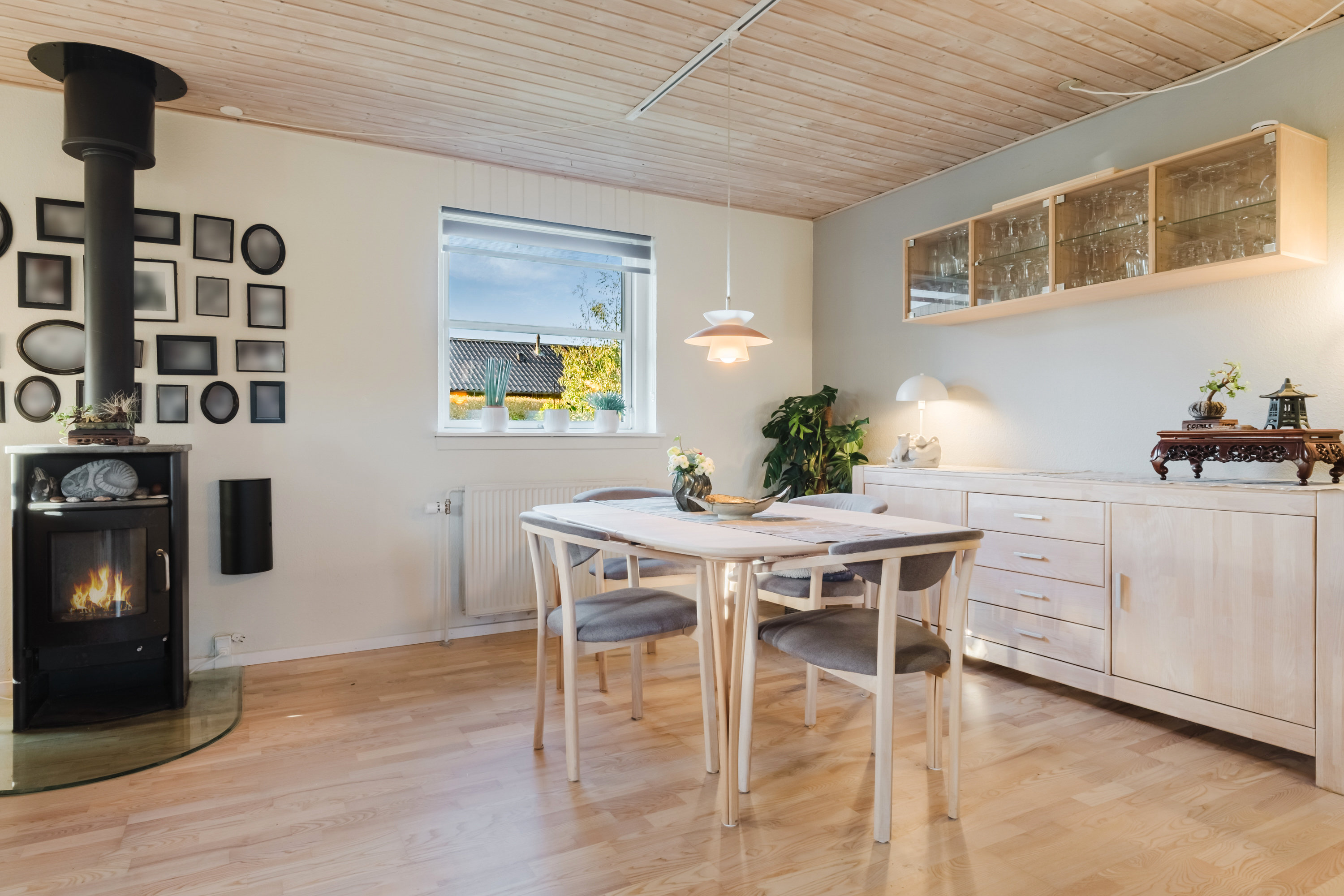 Fremhævet stue billede i fuldskærmstilstand. Billede af Niels Hansens Vej 7, Strib, 5500 Middelfart