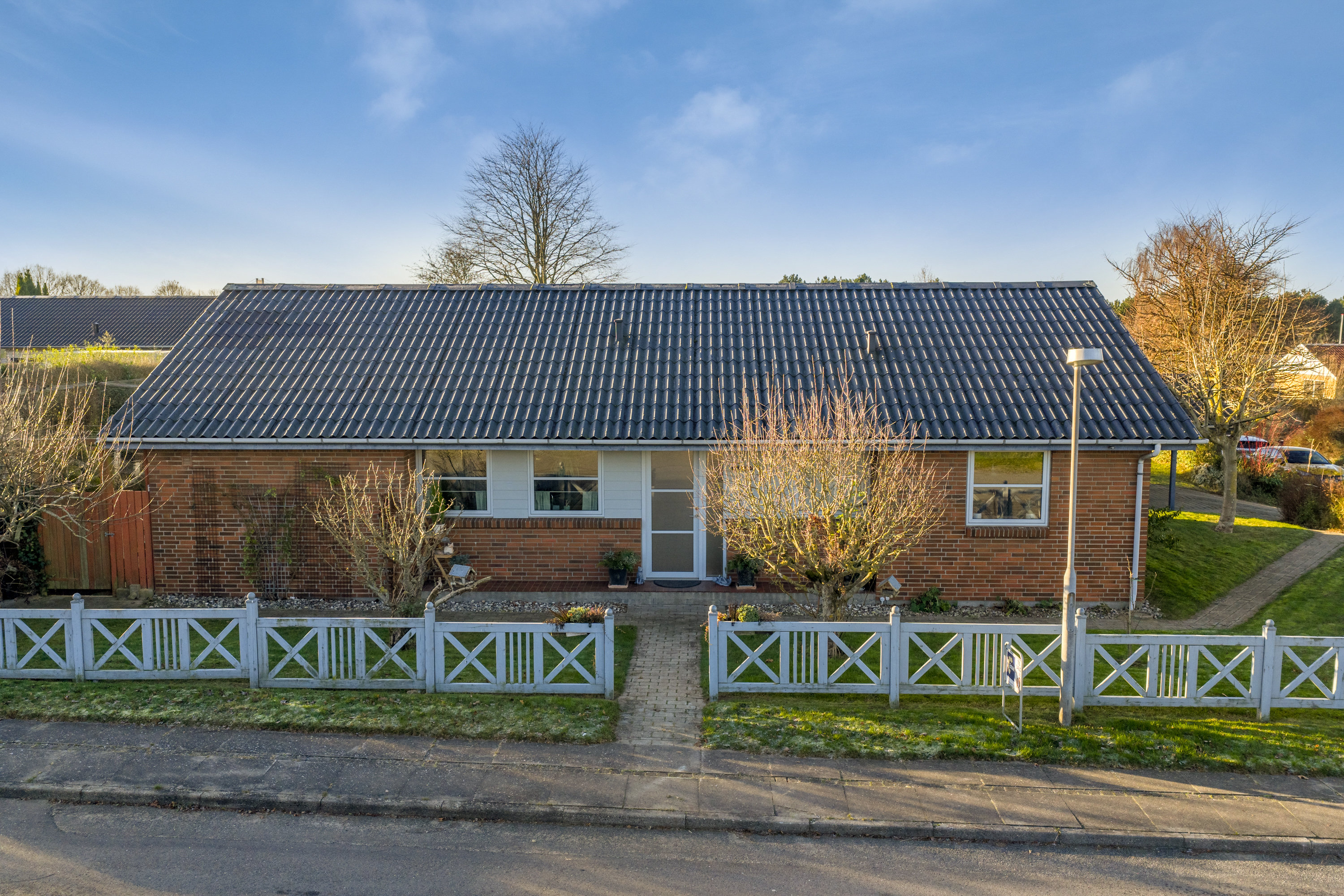 Fremhævet facade billede i fuldskærmstilstand. Billede af Niels Hansens Vej 7, Strib, 5500 Middelfart