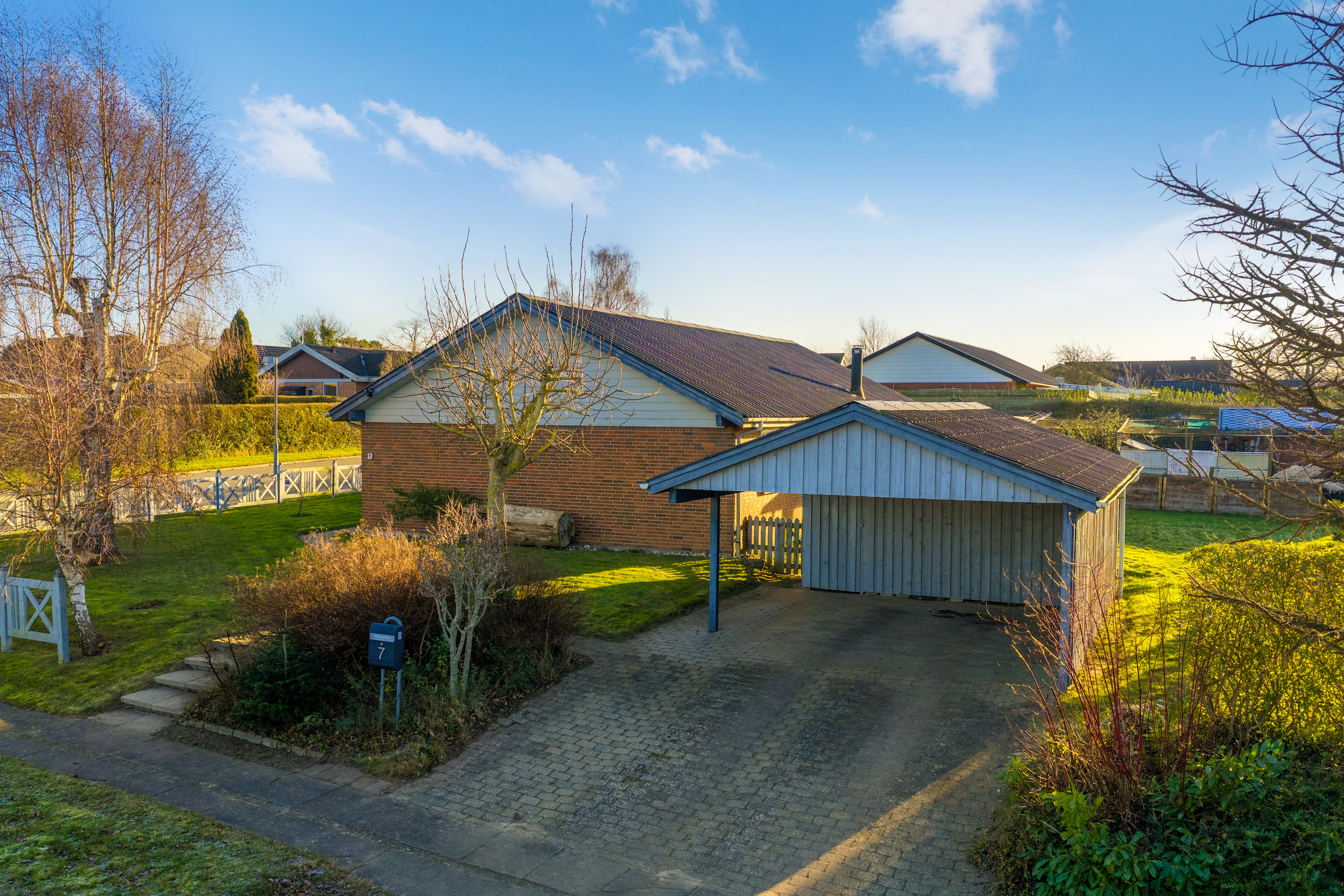 Fremhævet facade billede i fuldskærmstilstand. Billede af Niels Hansens Vej 7, Strib, 5500 Middelfart