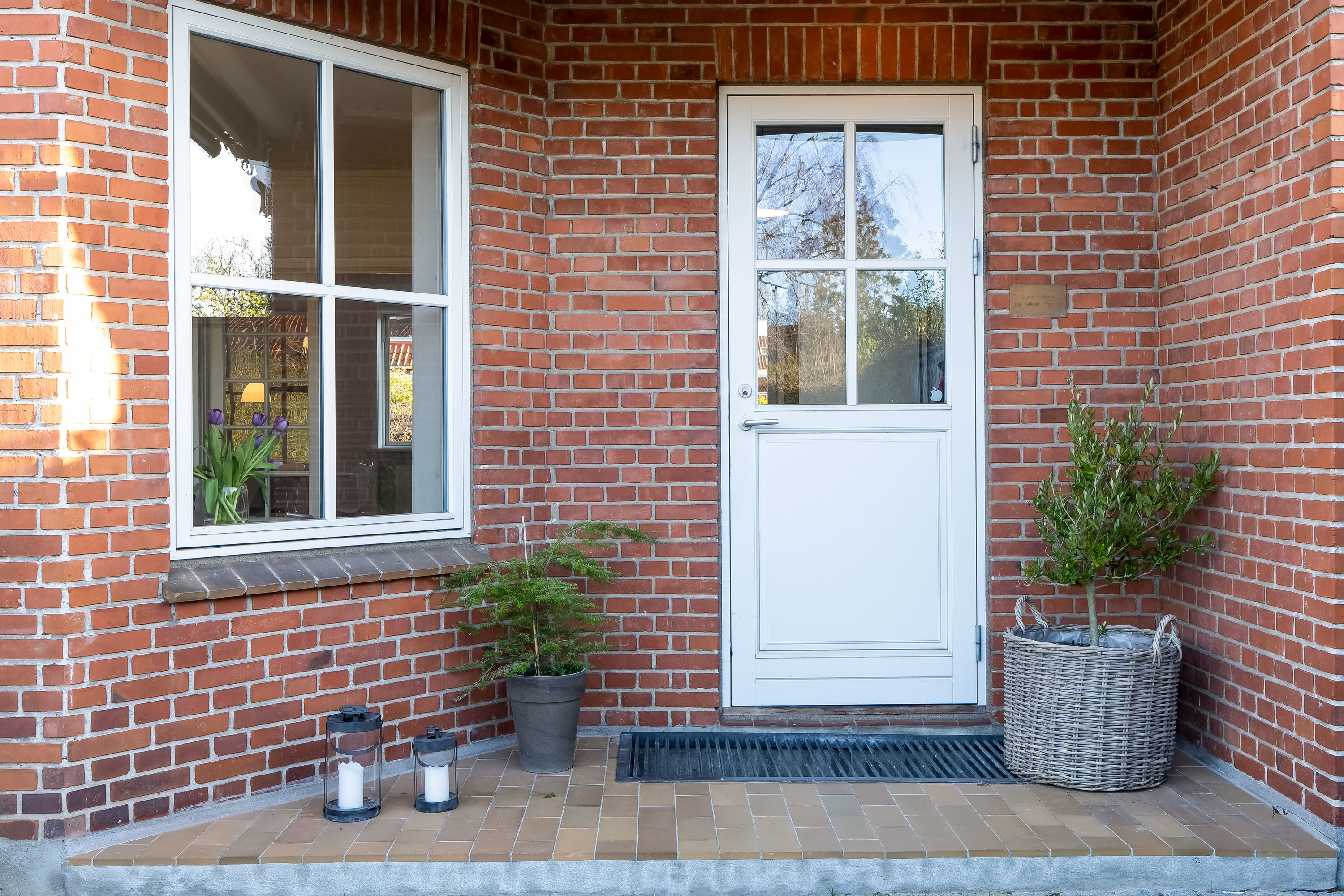 Fremhævet facade billede i fuldskærmstilstand. Billede af Grønnevej 123, 2830 Virum