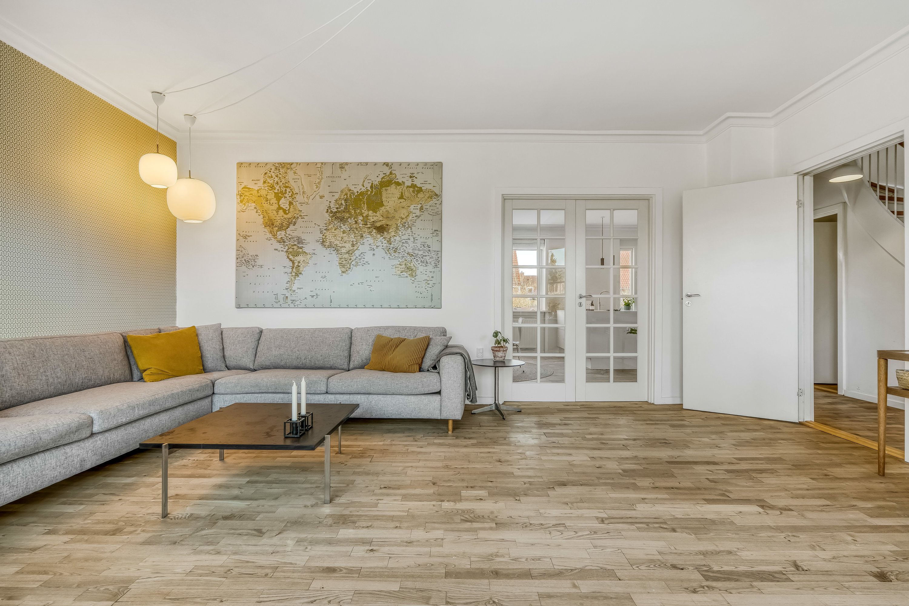 Fremhævet stue billede i fuldskærmstilstand. Billede af Grønnevej 123, 2830 Virum