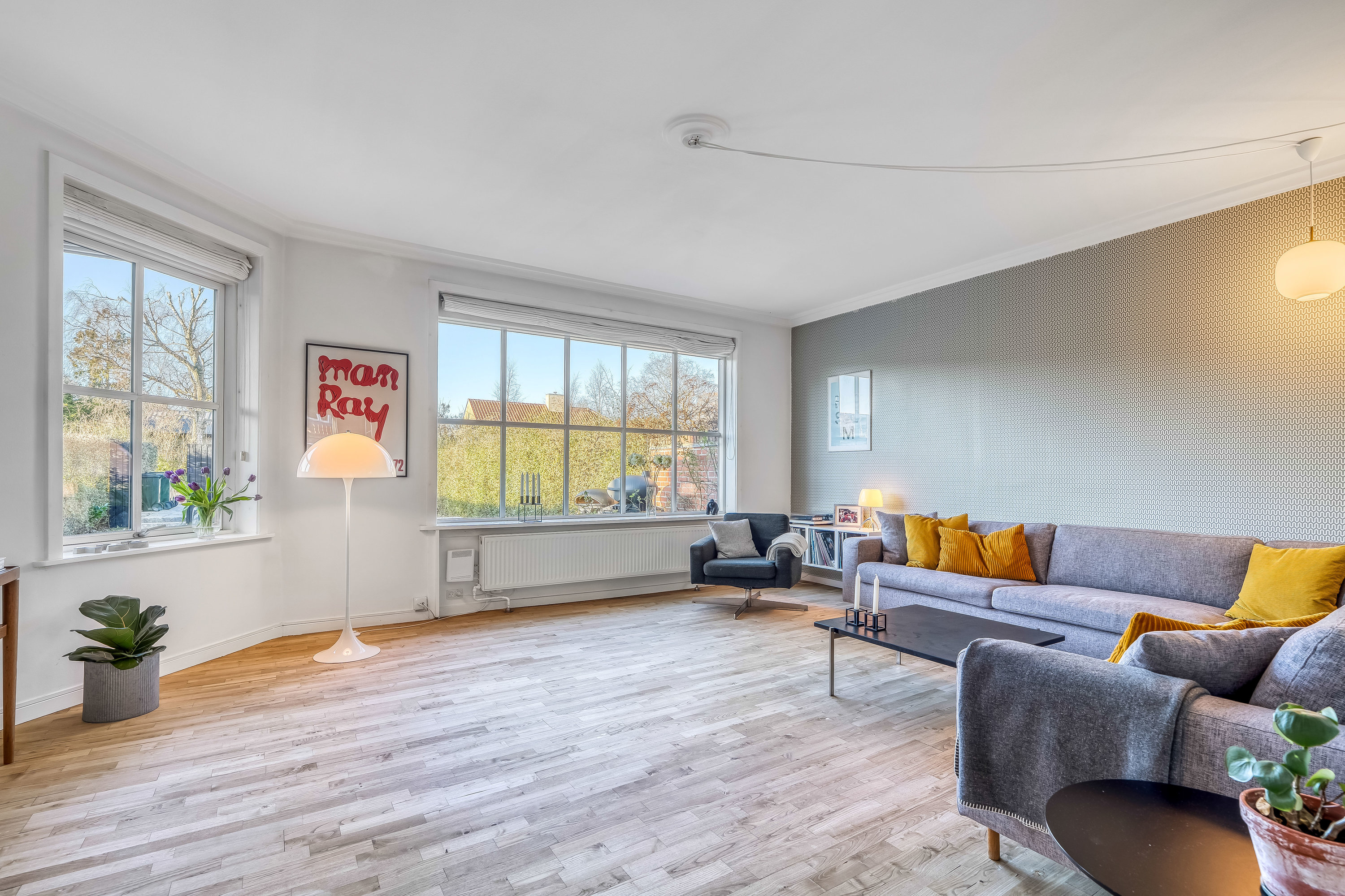 Fremhævet stue billede i fuldskærmstilstand. Billede af Grønnevej 123, 2830 Virum