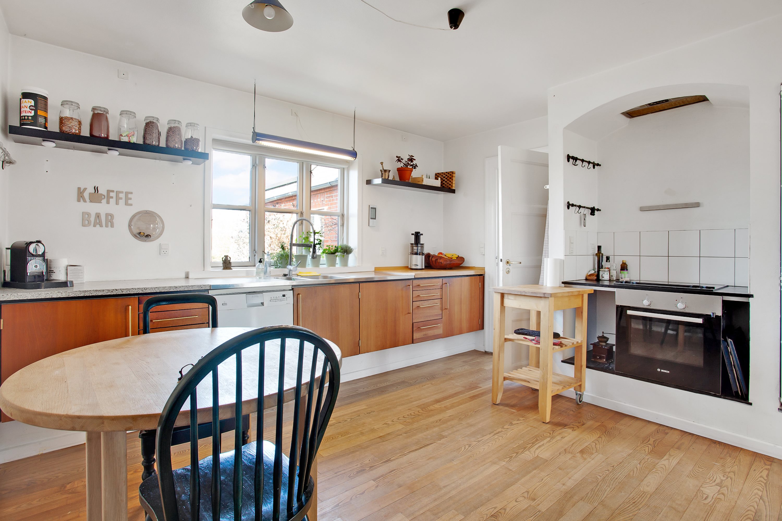 Fremhævet køkken billede i fuldskærmstilstand. Billede af Byrum Hovedgade 95, Byrum, 9940 Læsø