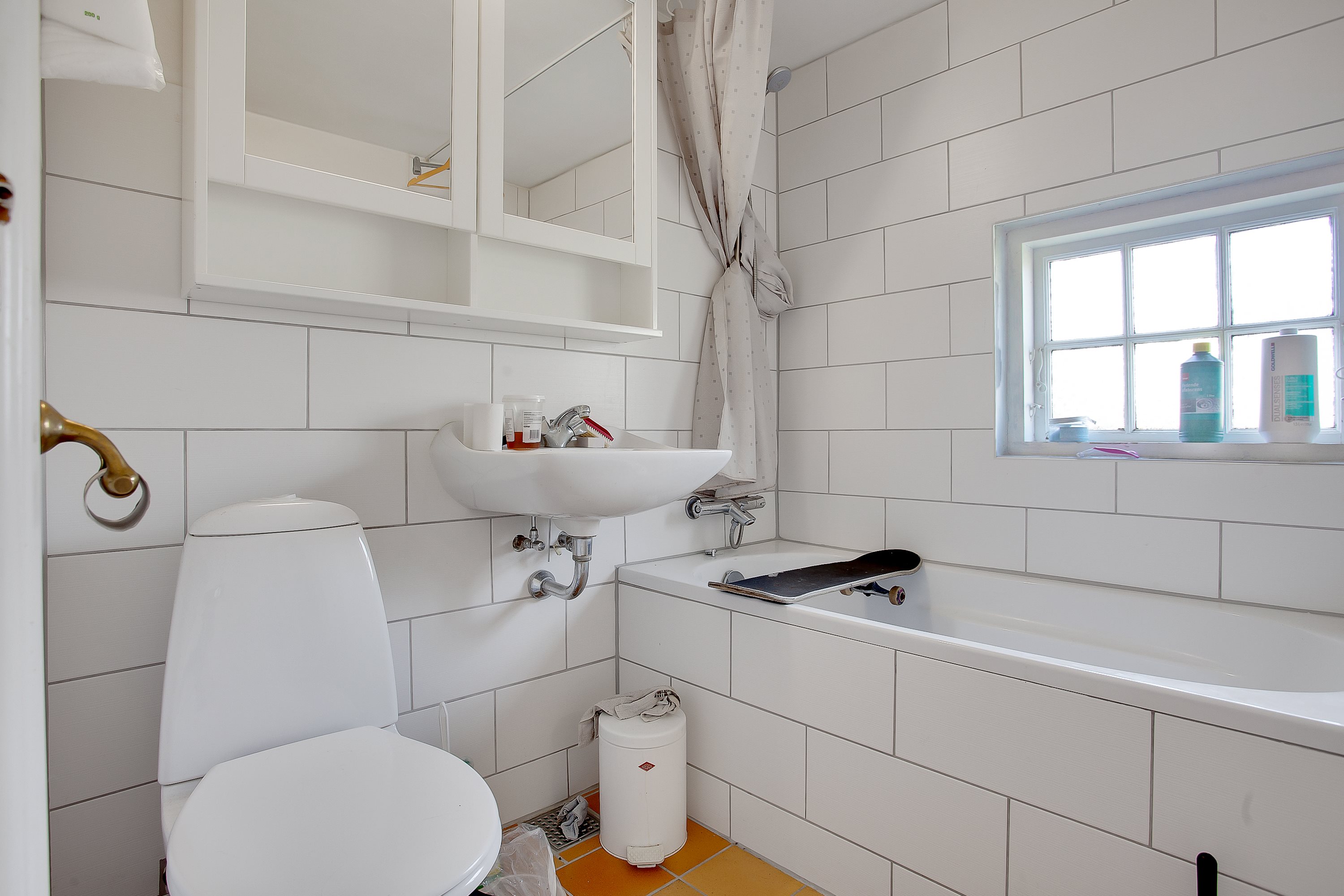 Fremhævet badeværelse billede i fuldskærmstilstand. Billede af Byrum Hovedgade 95, Byrum, 9940 Læsø