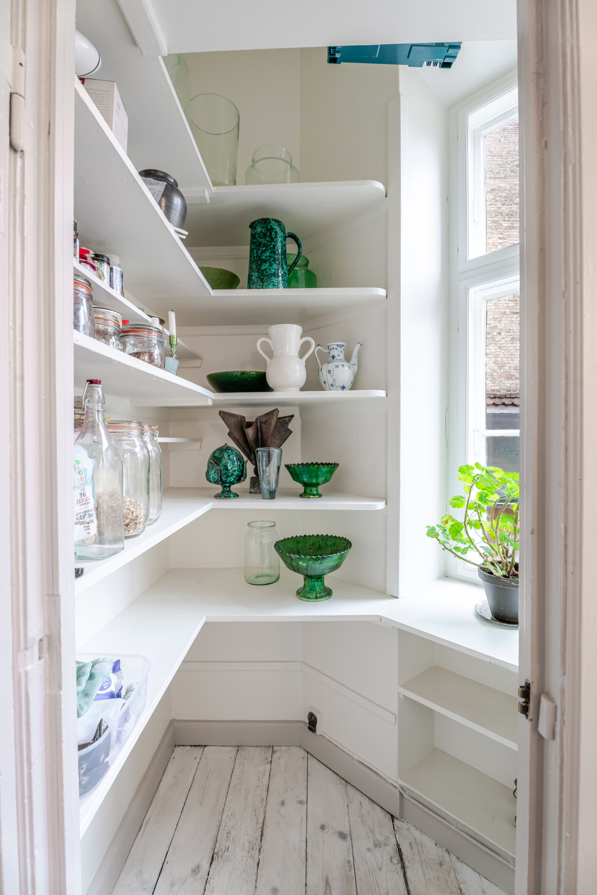 Fremhævet  billede i fuldskærmstilstand. Billede af Overgaden Neden Vandet 15, 2., 1414 København K