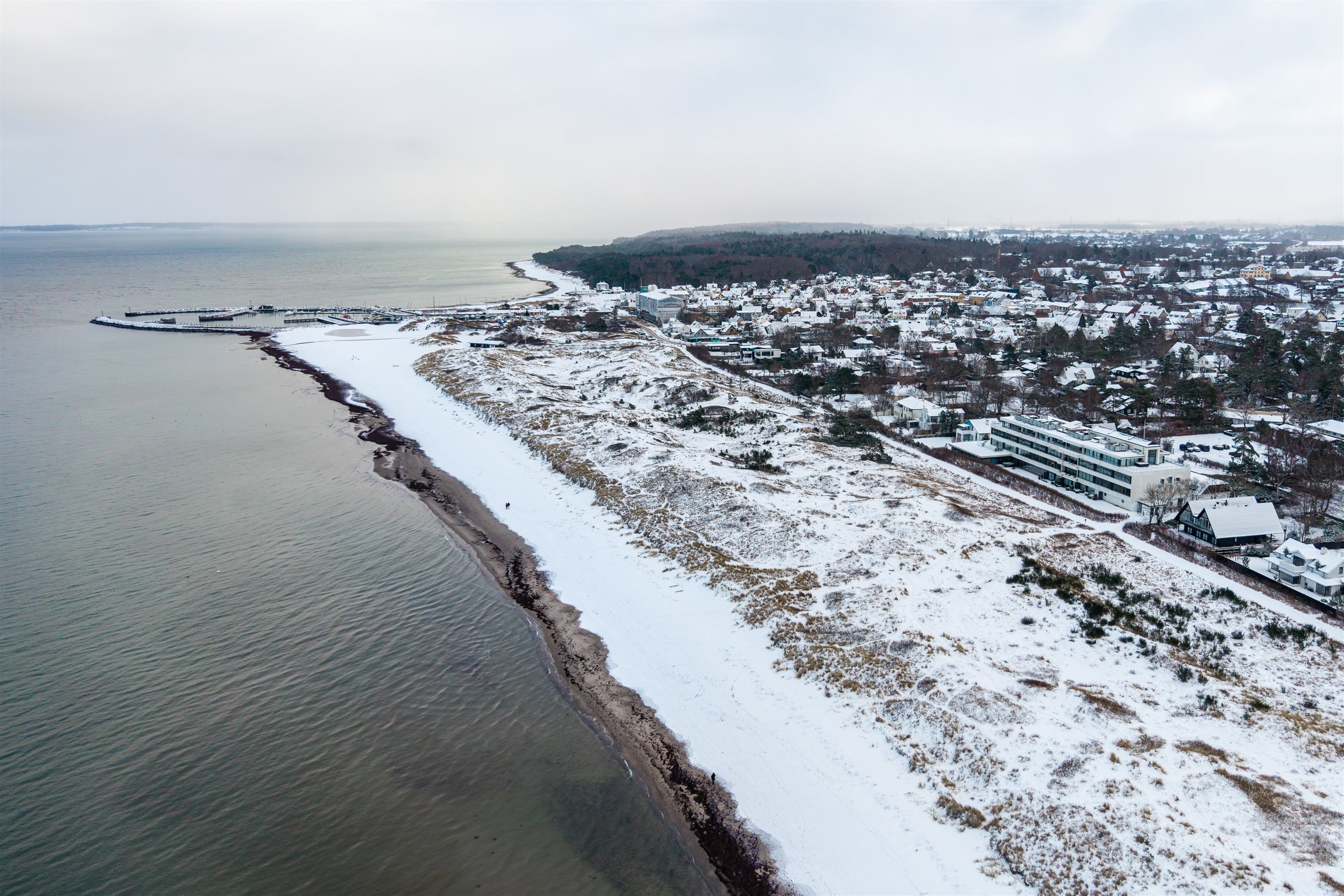 Fremhævet luftfoto billede i fuldskærmstilstand. Billede af Kystvej 20, 1. 5., 3100 Hornbæk