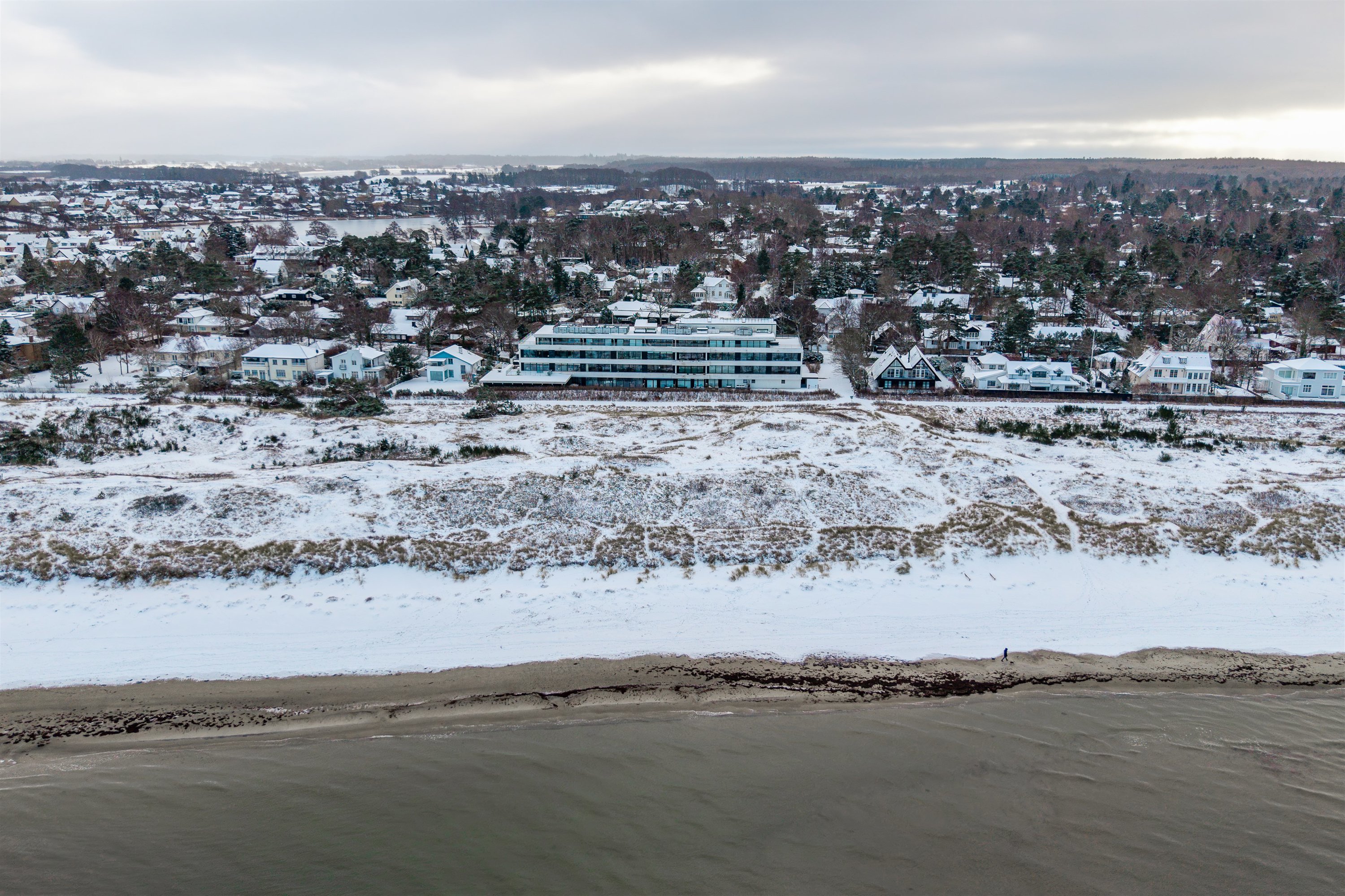 Fremhævet luftfoto billede i fuldskærmstilstand. Billede af Kystvej 20, 1. 5., 3100 Hornbæk