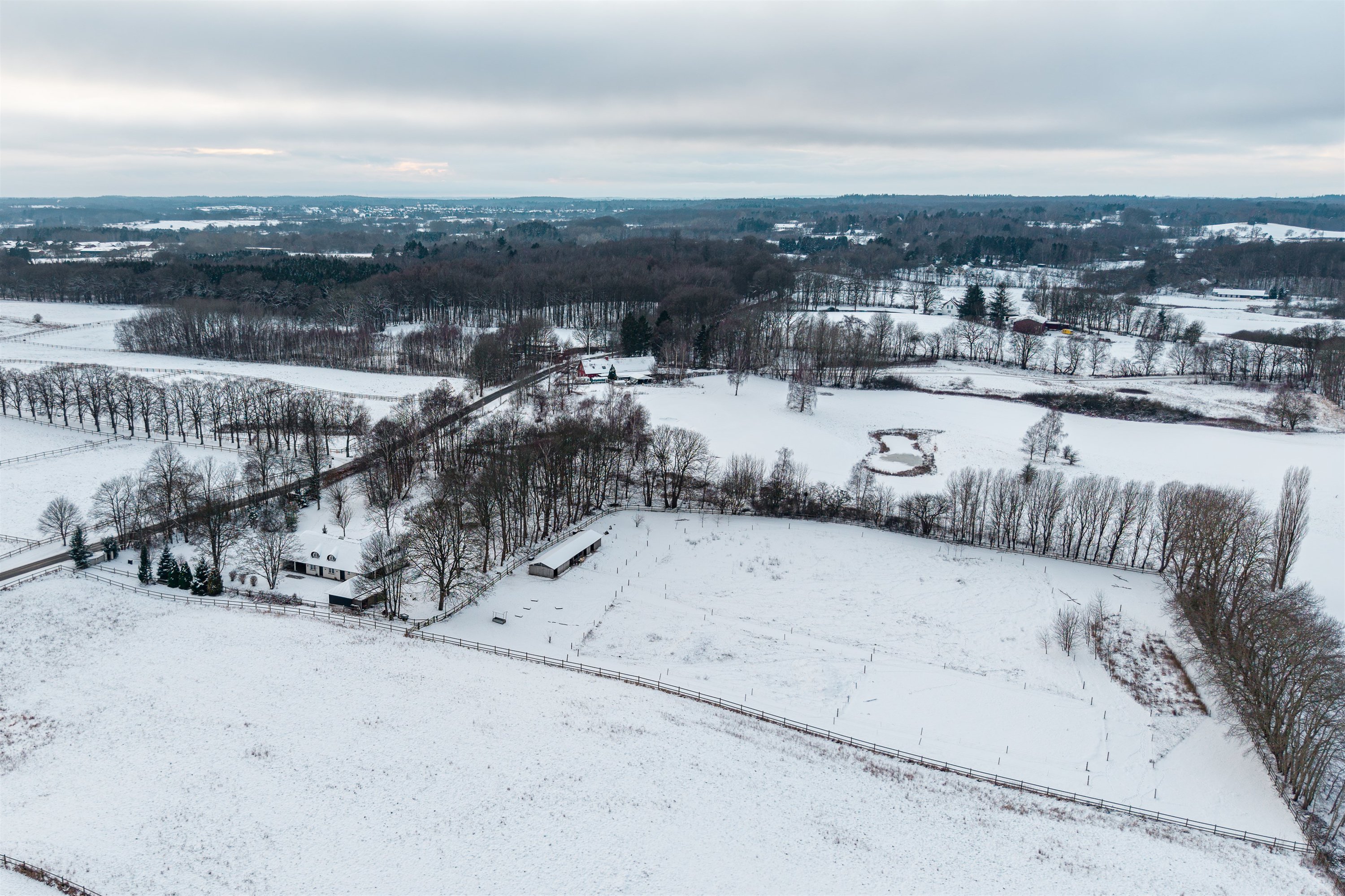 Fremhævet luftfoto billede i fuldskærmstilstand. Billede af Stumpedyssevej 2, 2970 Hørsholm