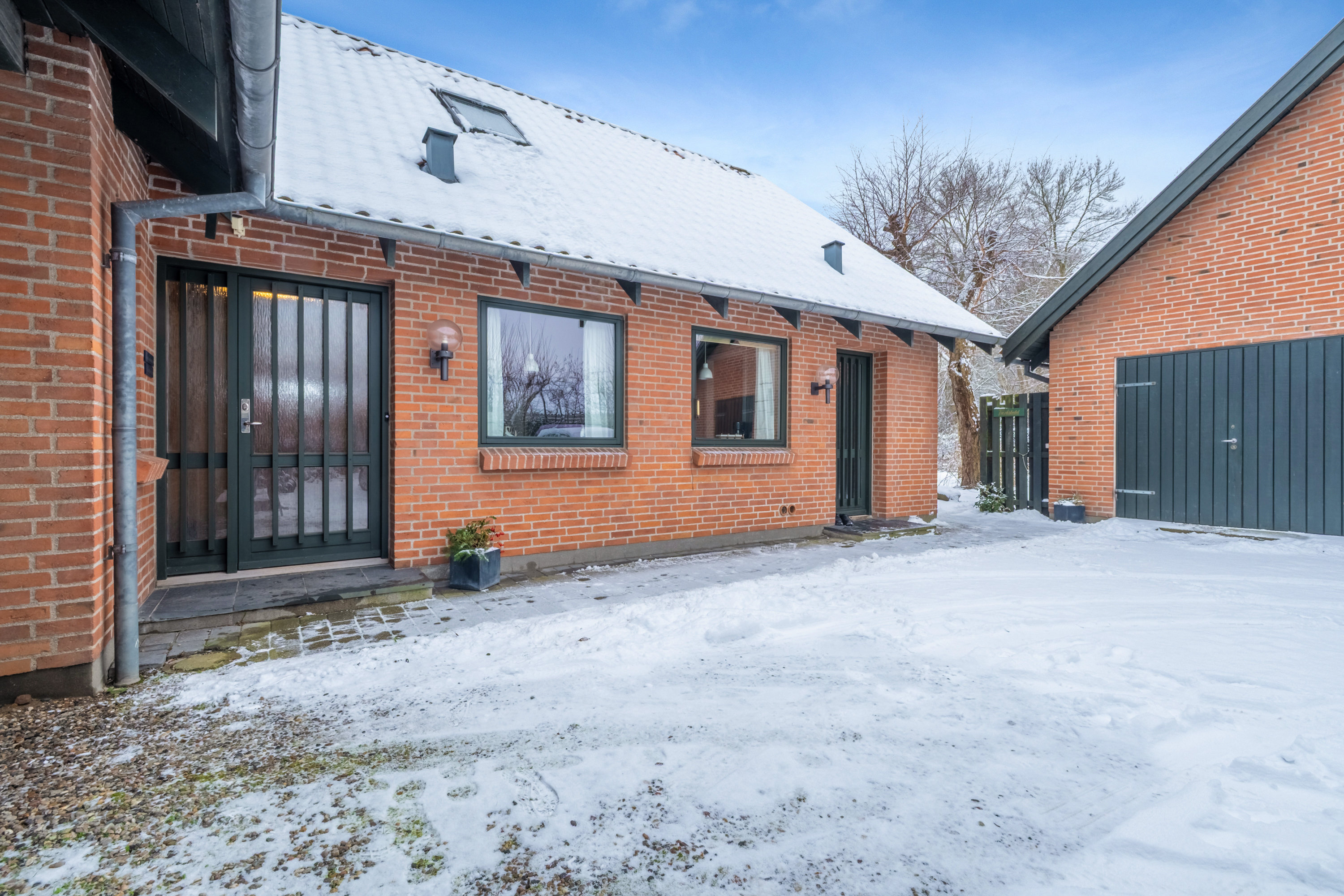 Fremhævet facade billede i fuldskærmstilstand. Billede af Peder Skrams Vej 29, 5220 Odense SØ