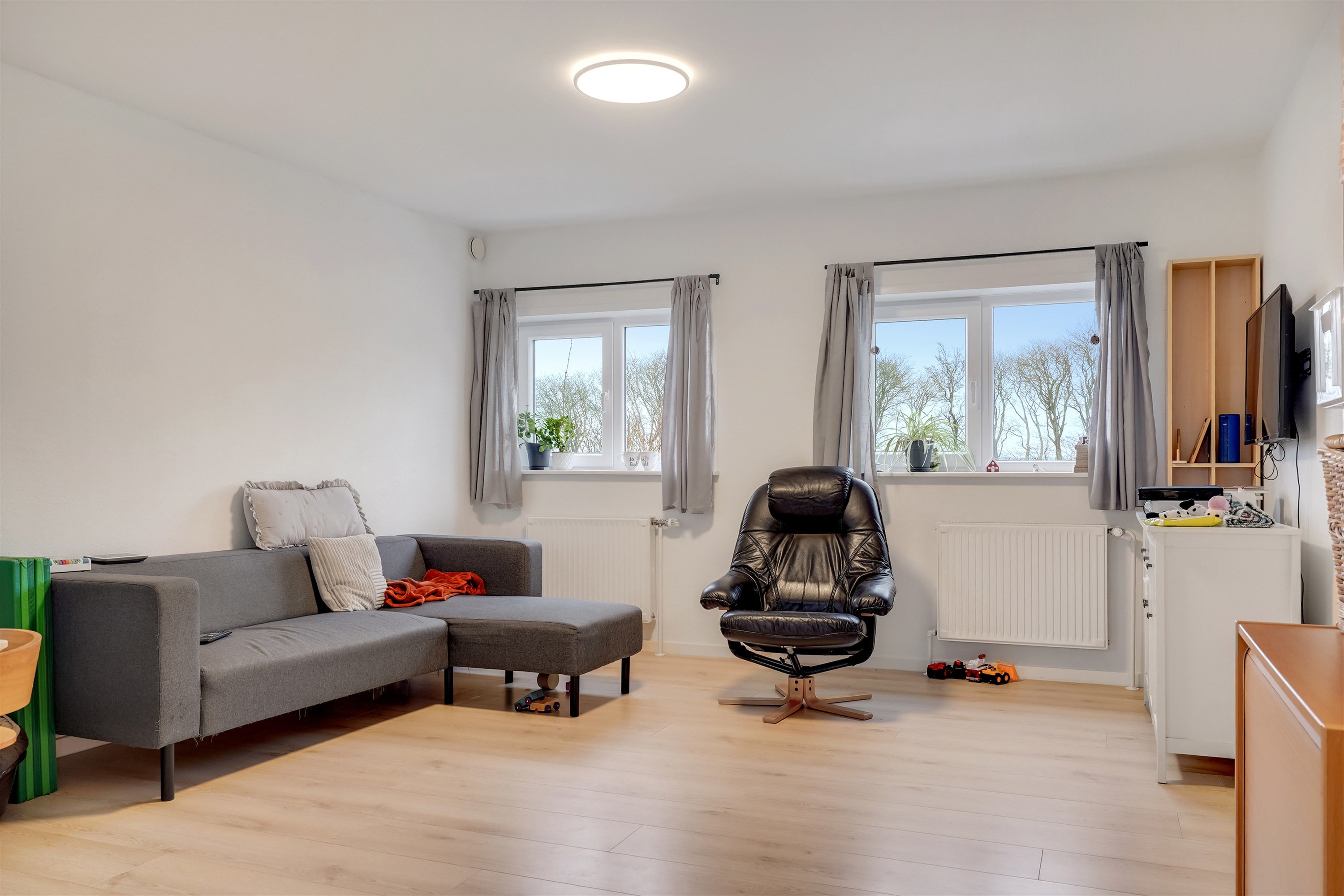 Fremhævet stue billede i fuldskærmstilstand. Billede af Allerupvej 15A-C, Sneum, 6731 Tjæreborg