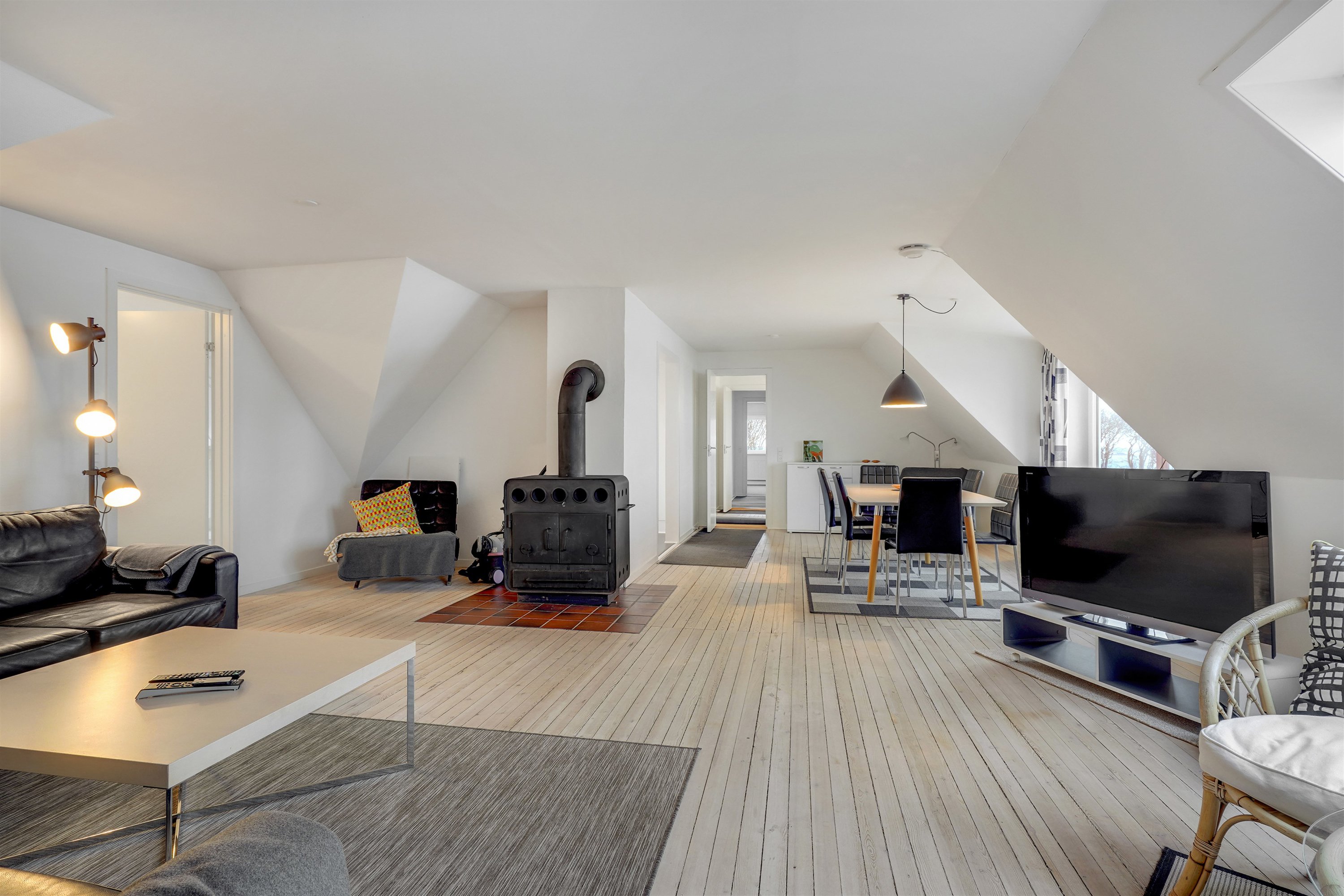 Fremhævet stue billede i fuldskærmstilstand. Billede af Allerupvej 15A-C, Sneum, 6731 Tjæreborg